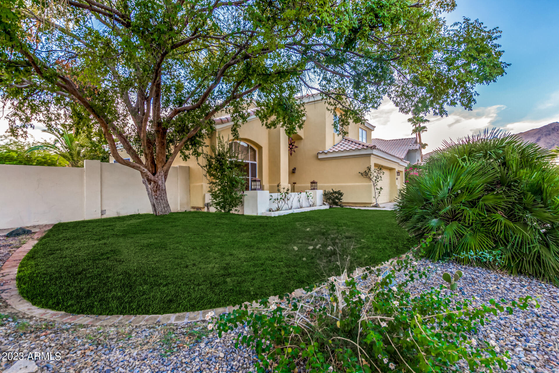 1027 E MOUNTAIN SAGE Drive