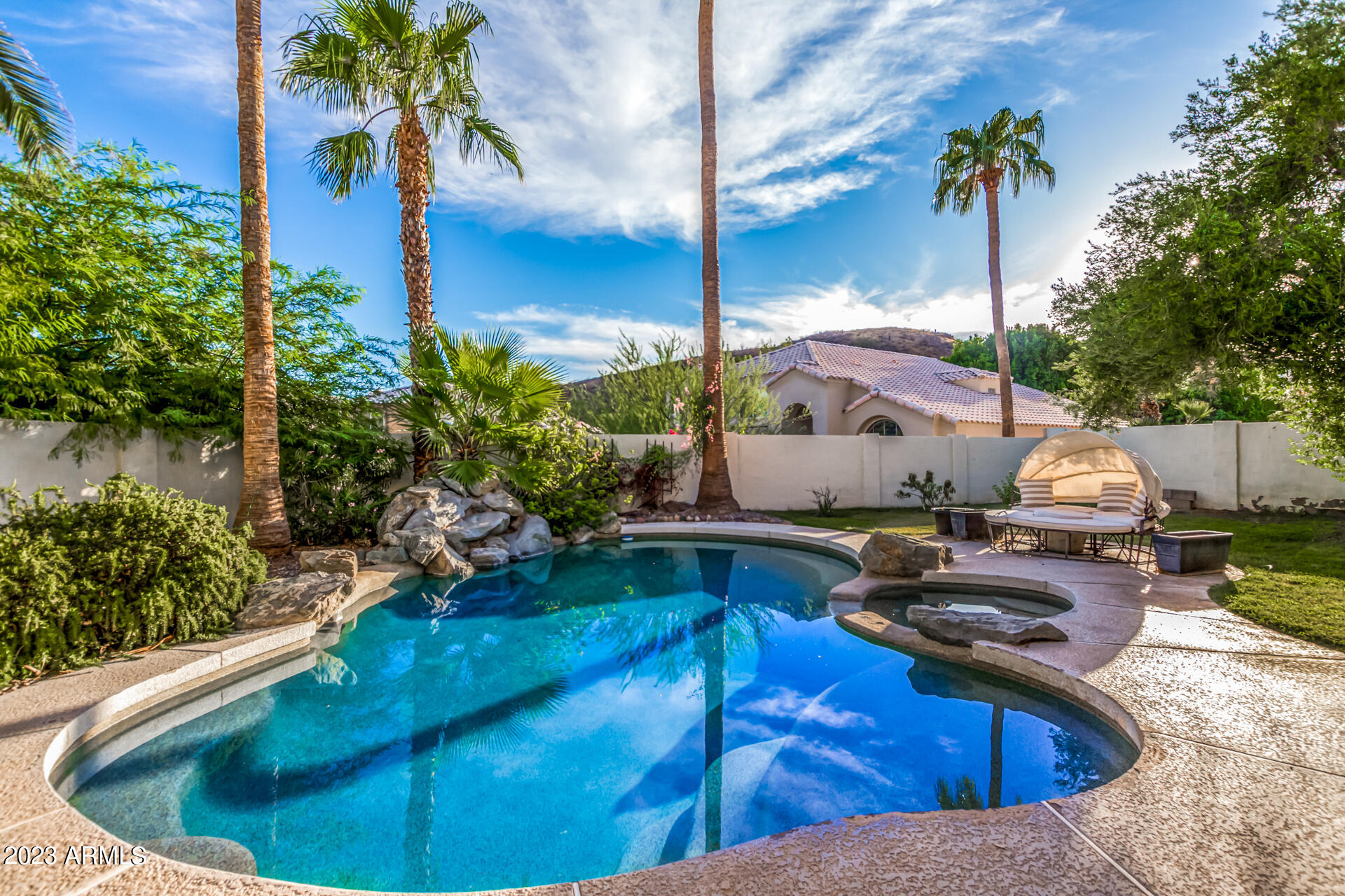 1027 E MOUNTAIN SAGE Drive