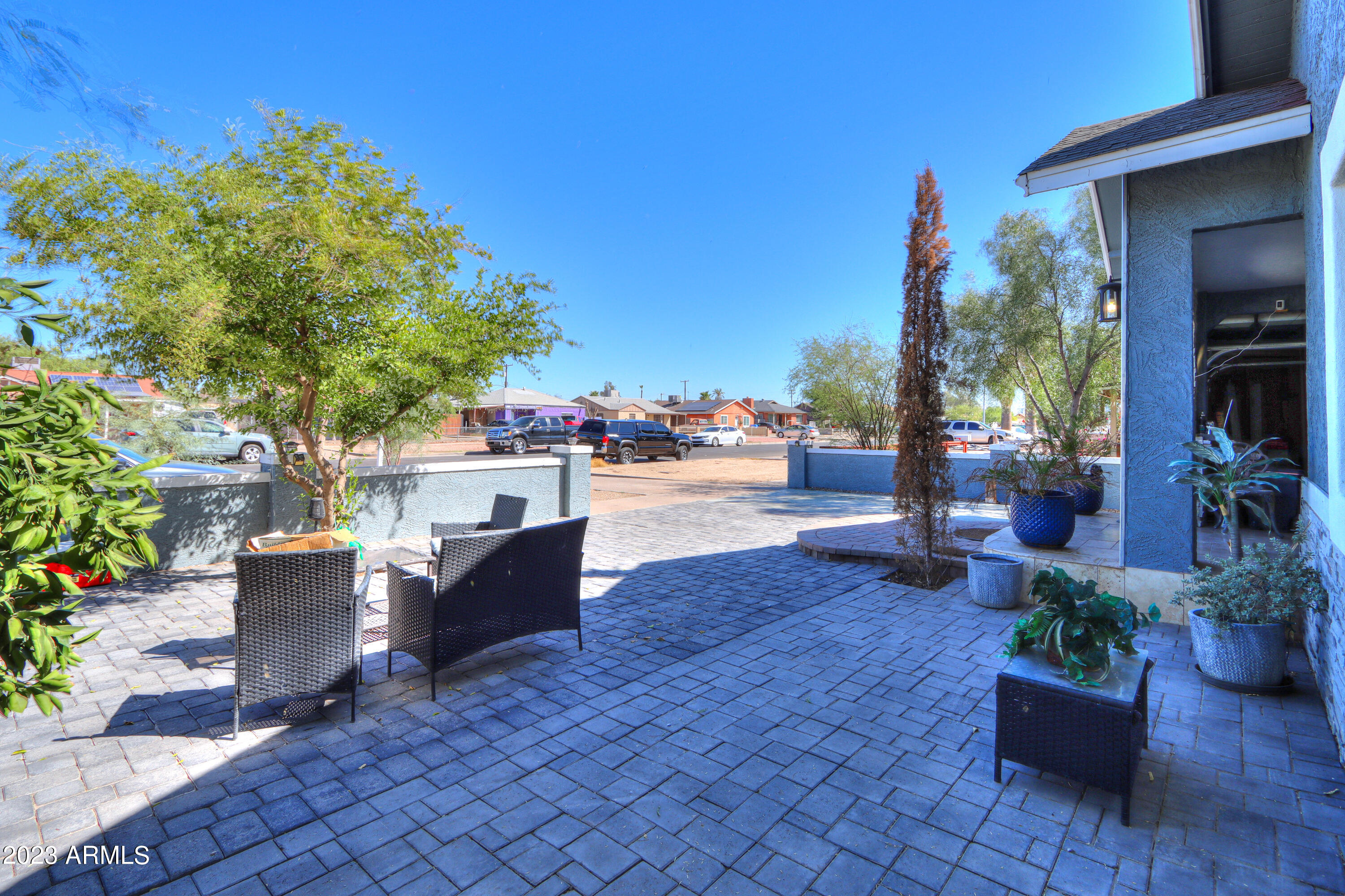 2433 W WASHINGTON Street
