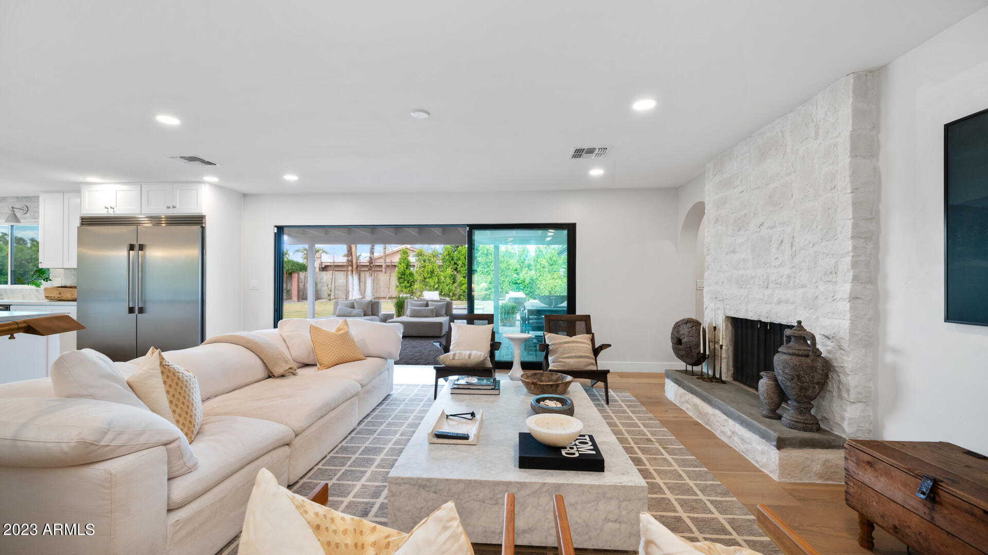 5802 E VOLTAIRE Avenue