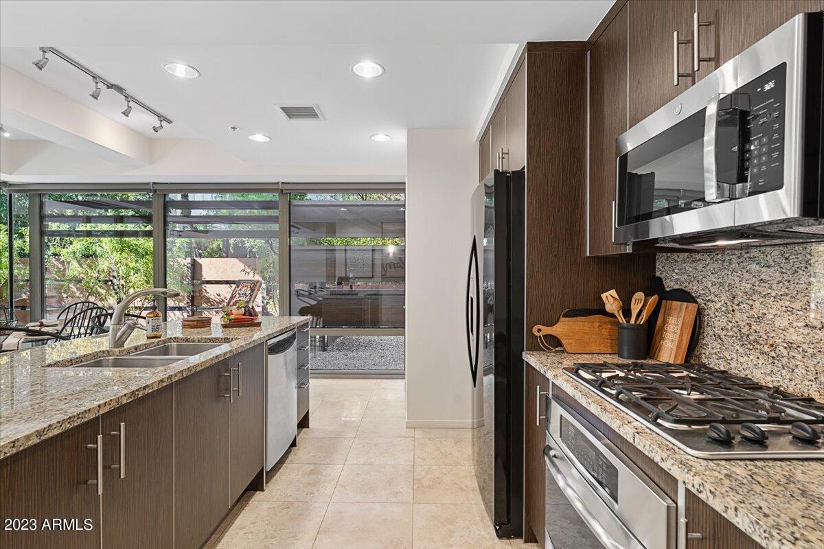 7121 E RANCHO VISTA Drive # 1005