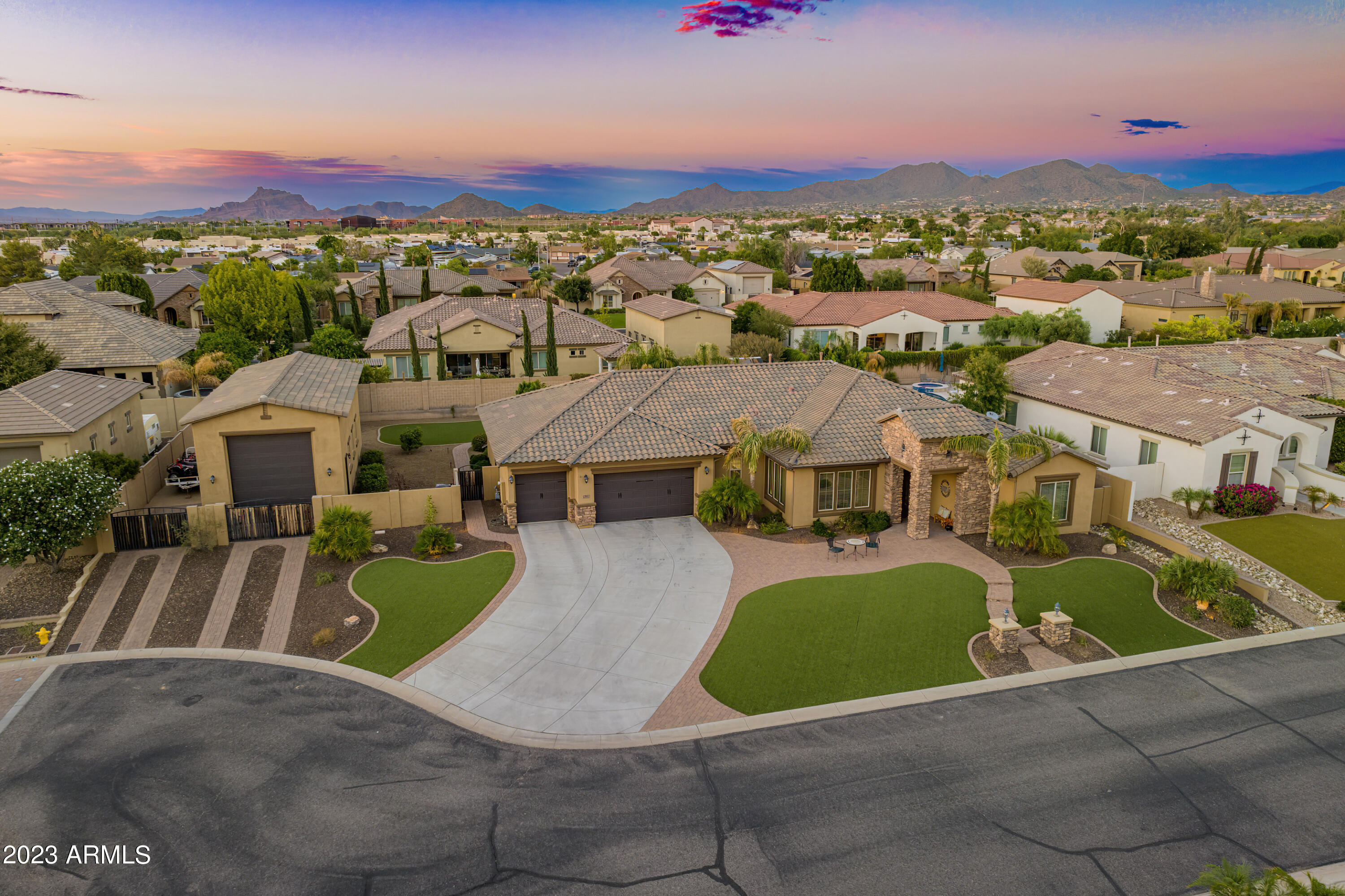 7052 E IVYGLEN Circle