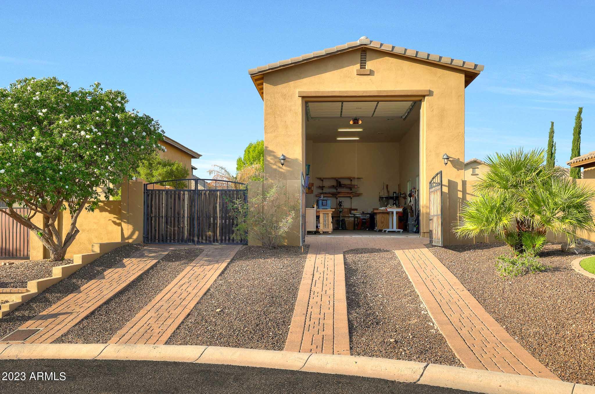 7052 E IVYGLEN Circle