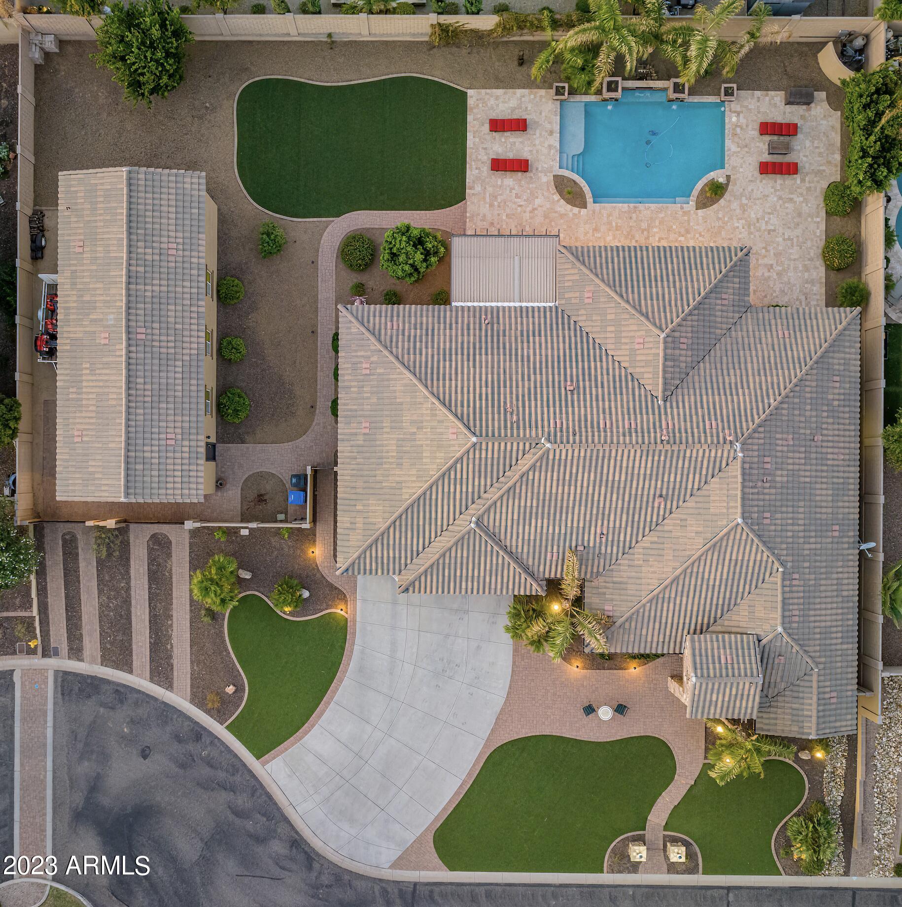 7052 E IVYGLEN Circle