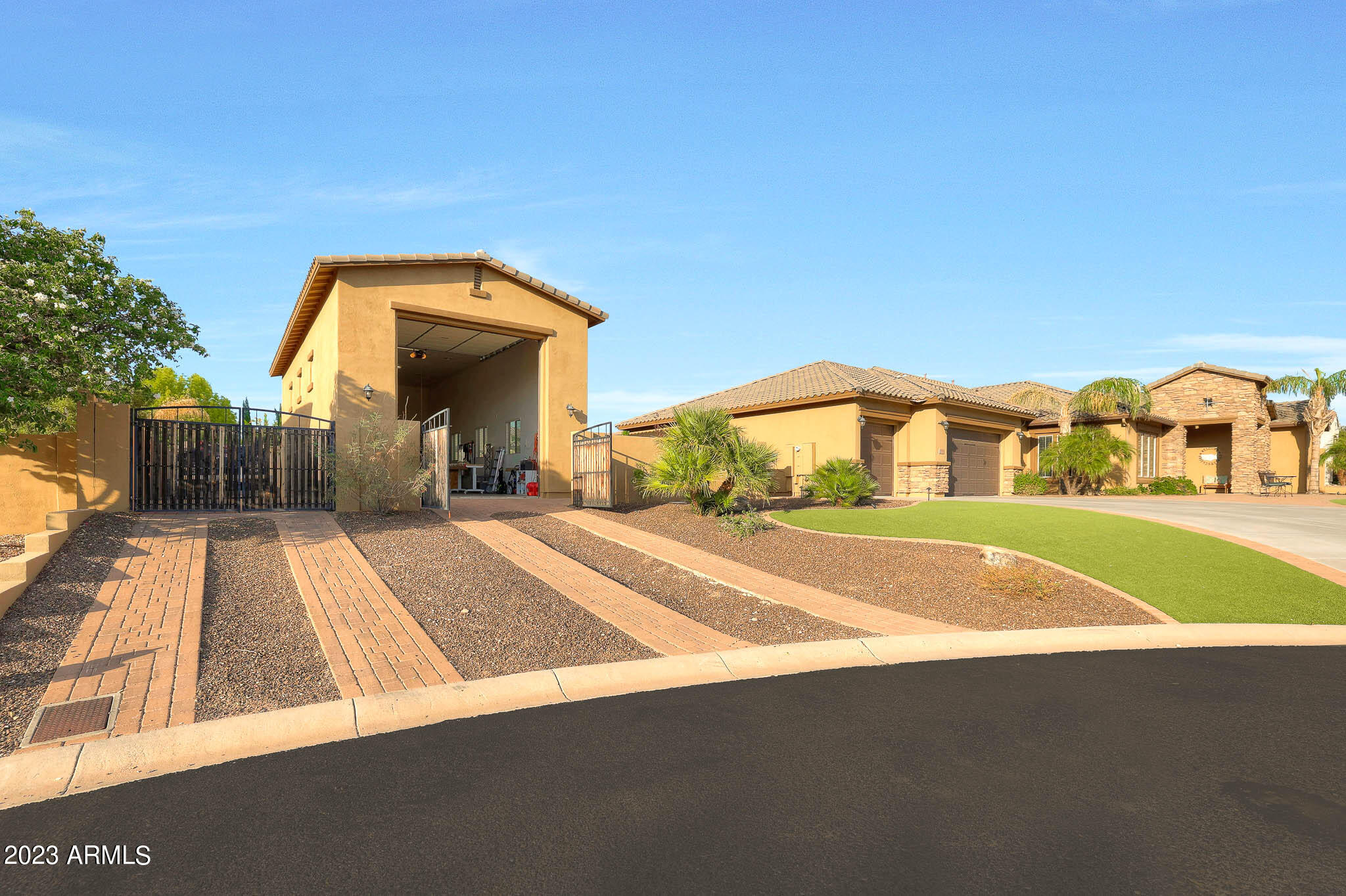 7052 E IVYGLEN Circle