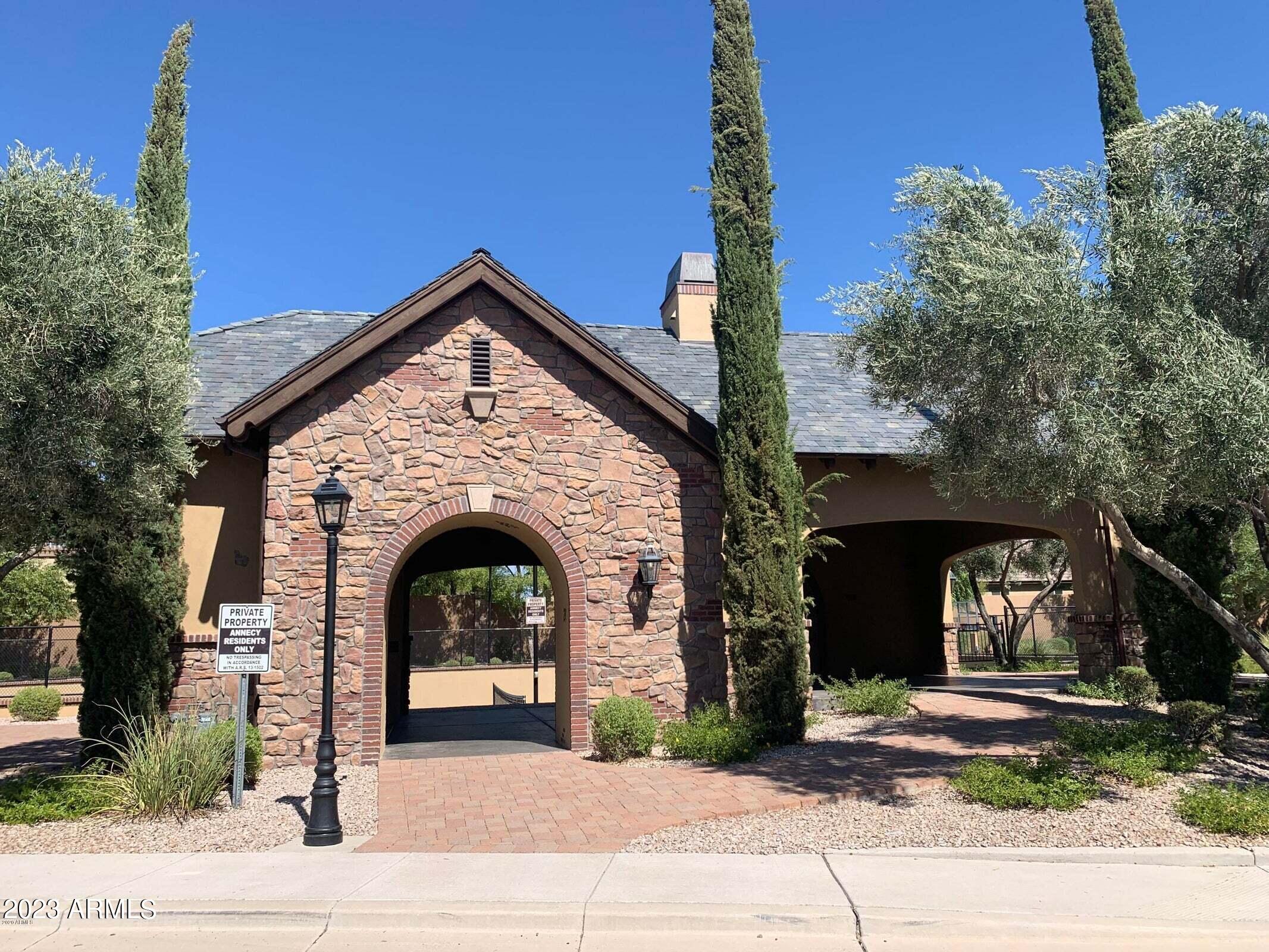 7052 E IVYGLEN Circle