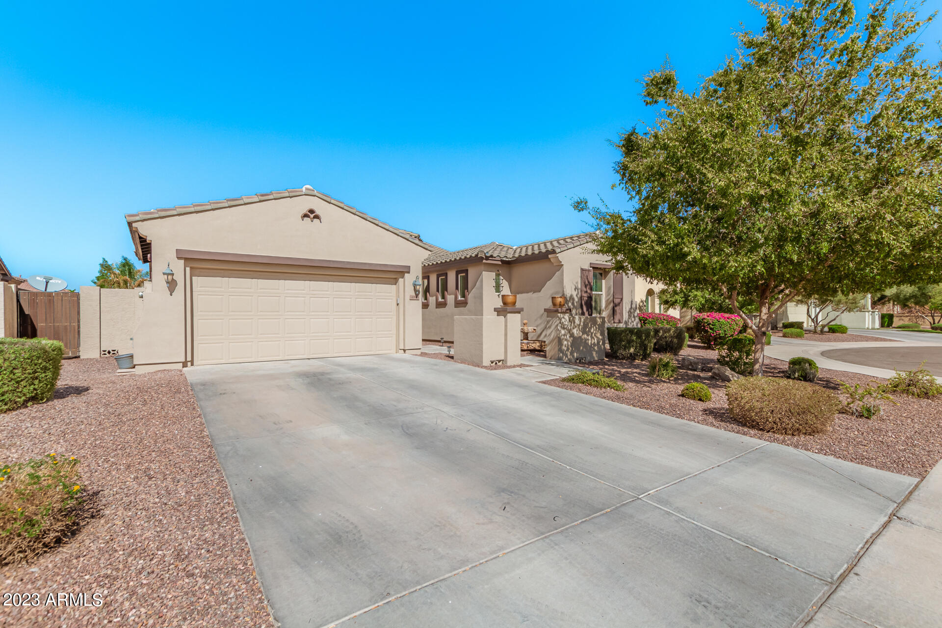 14894 W LUNA Circle