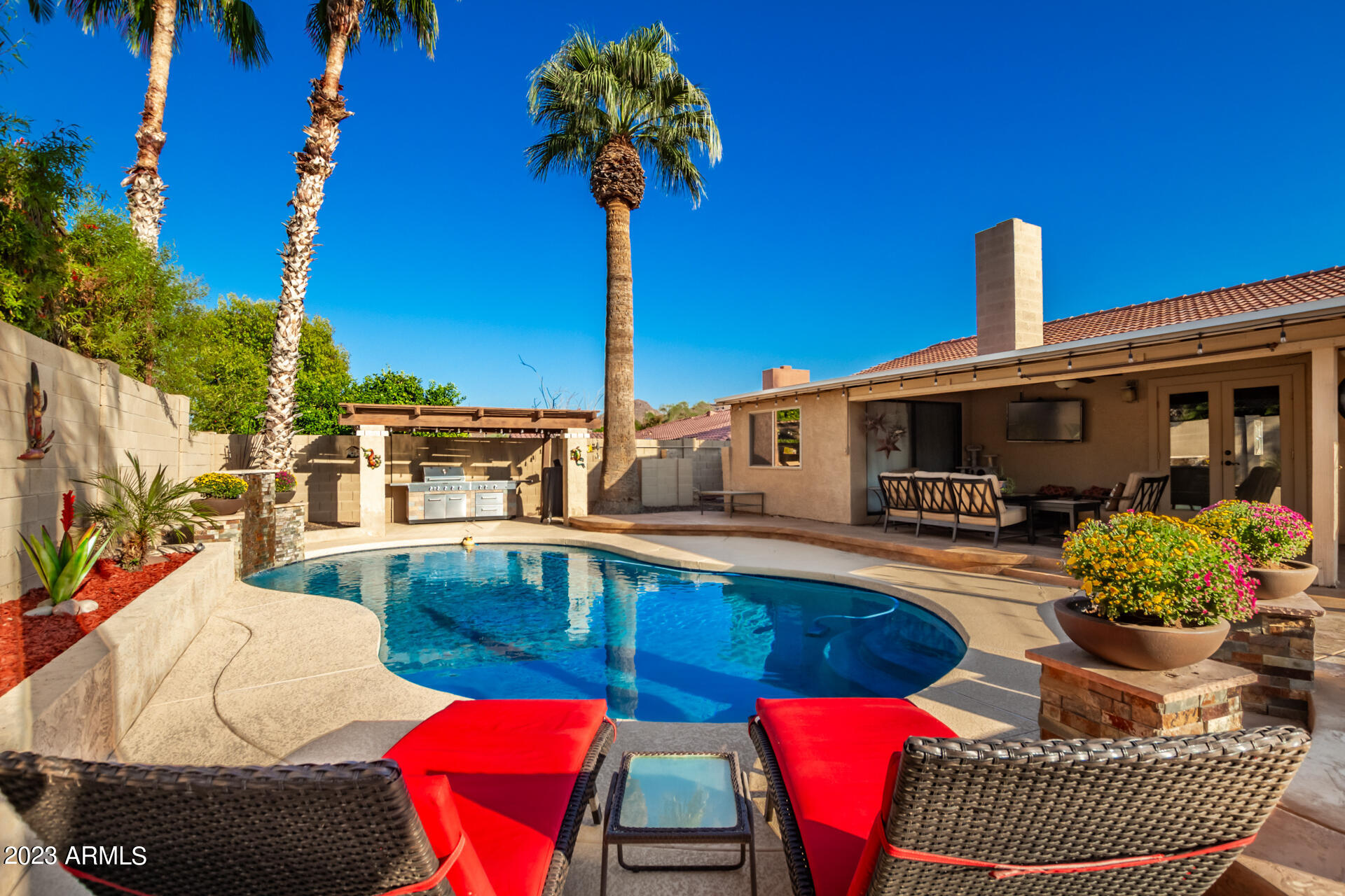 302 E CAROL ANN Way