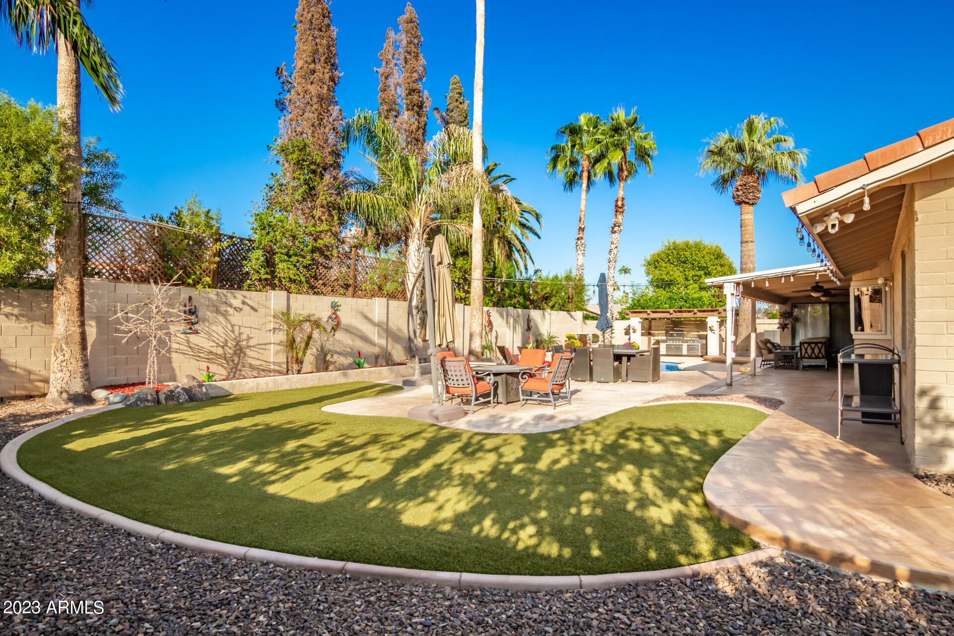 302 E CAROL ANN Way