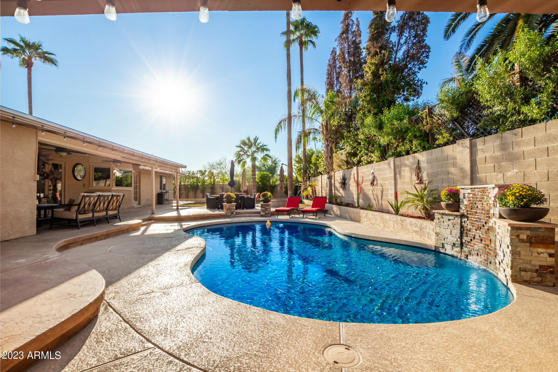 302 E CAROL ANN Way