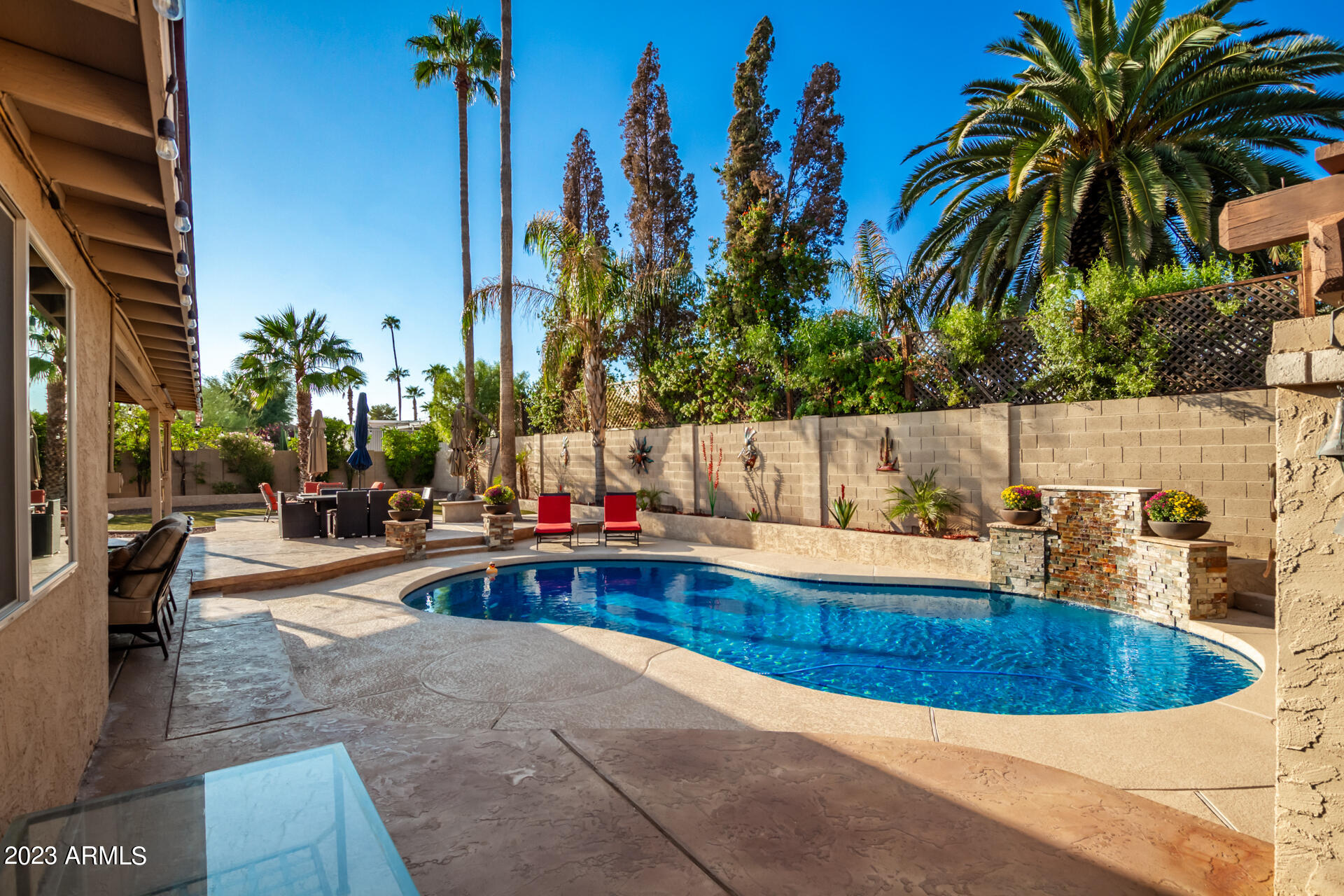 302 E CAROL ANN Way