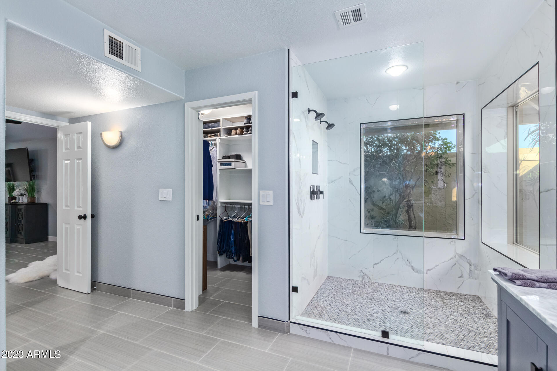 302 E CAROL ANN Way
