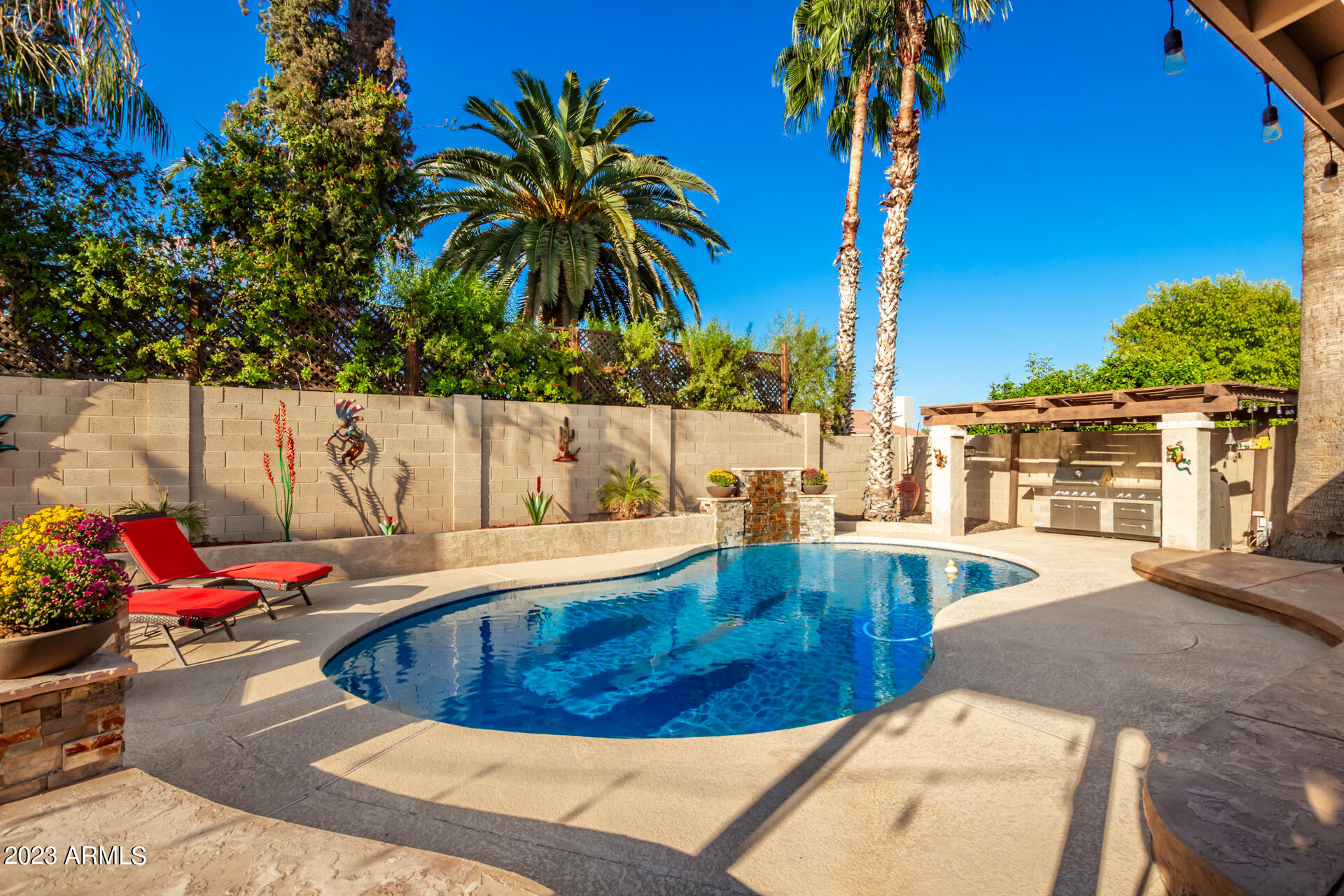 302 E CAROL ANN Way