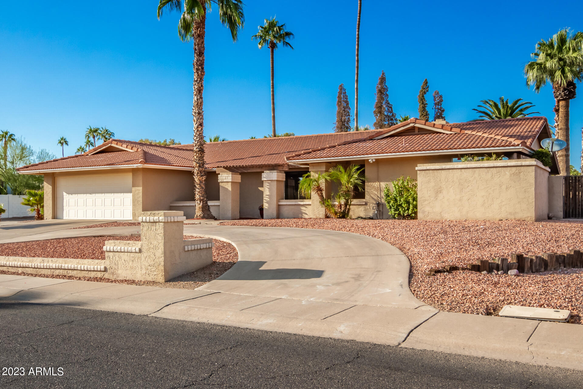 302 E CAROL ANN Way