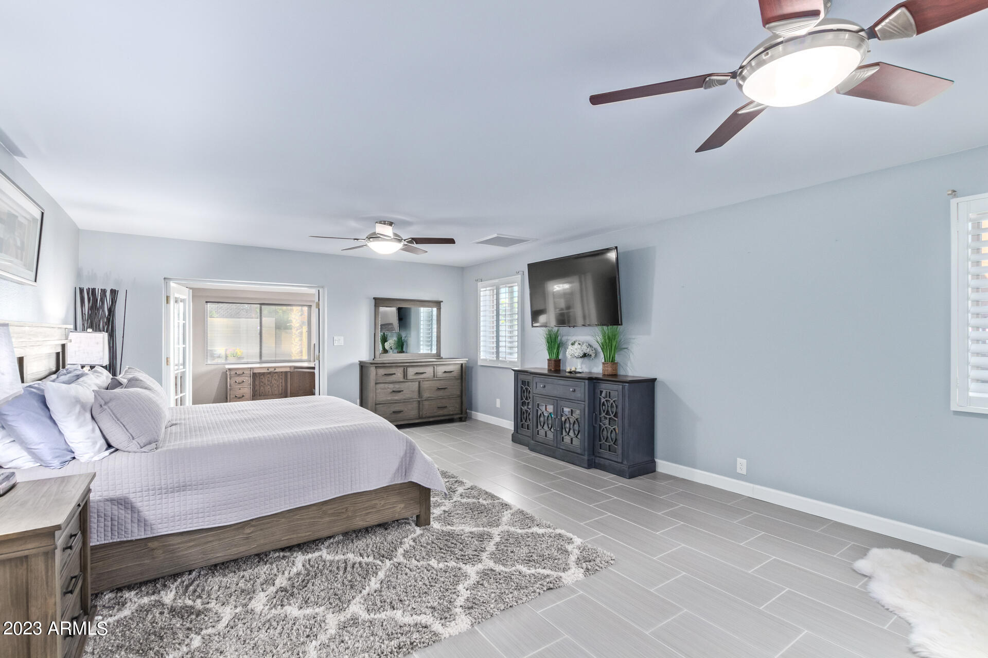 302 E CAROL ANN Way