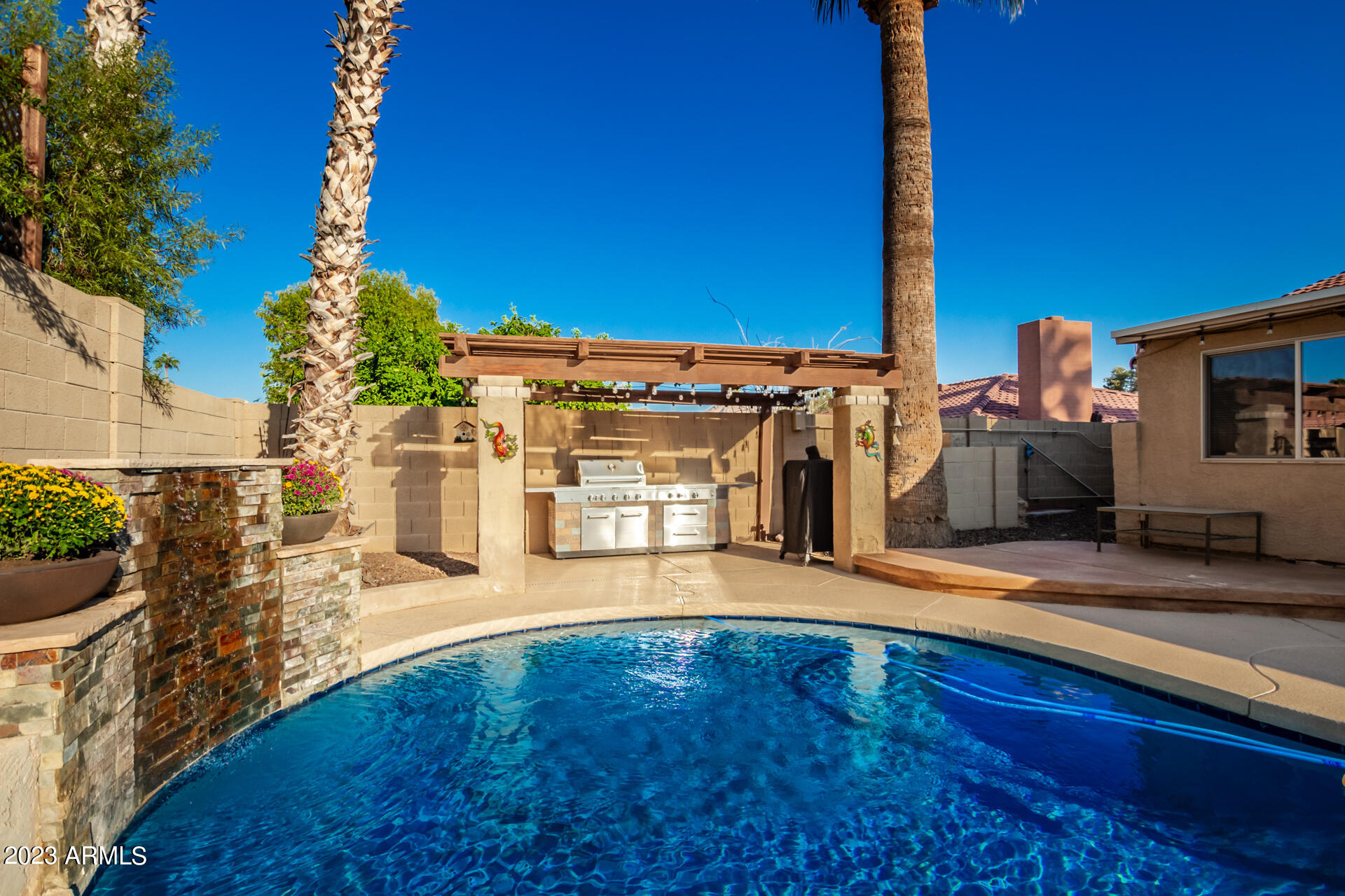 302 E CAROL ANN Way