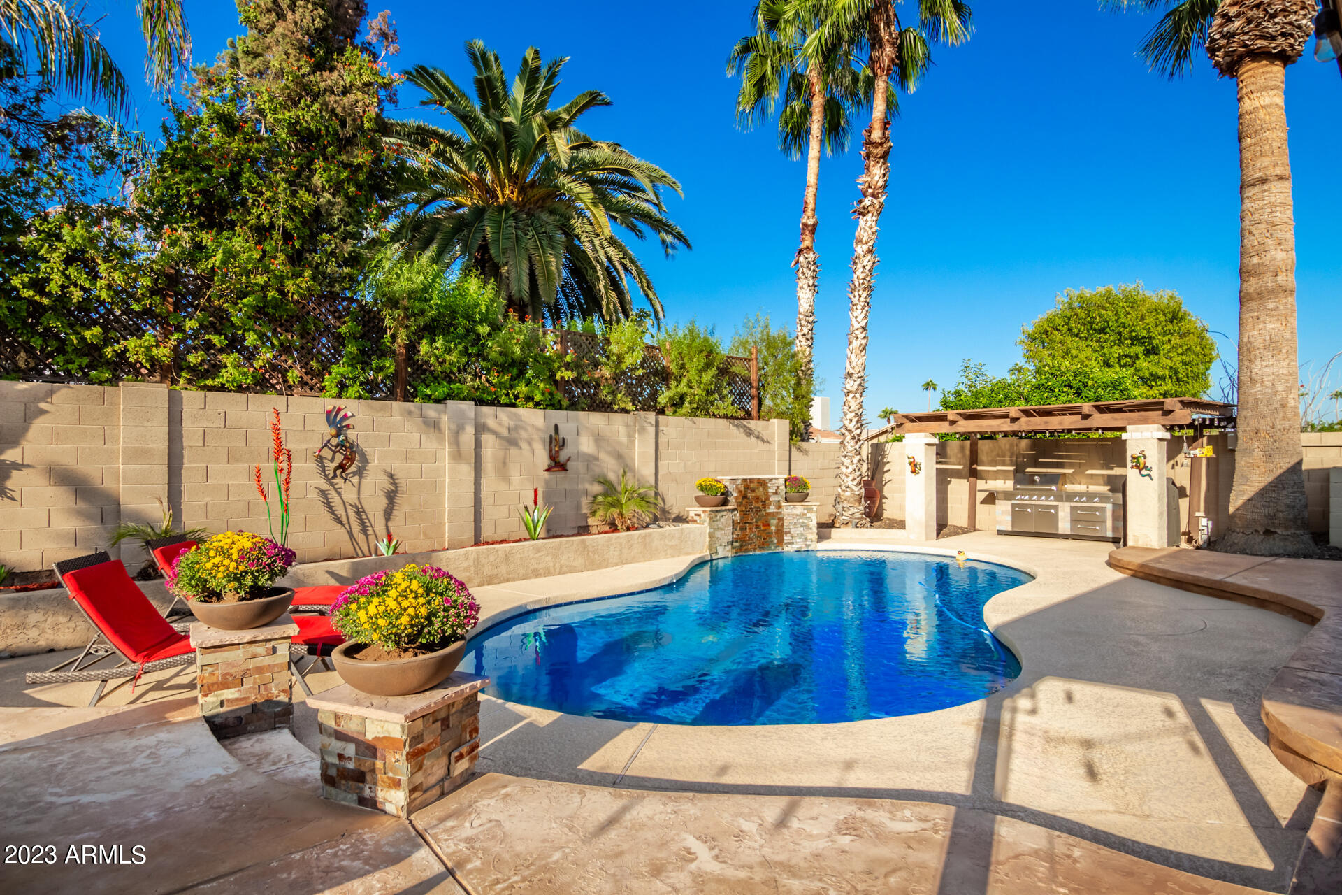 302 E CAROL ANN Way