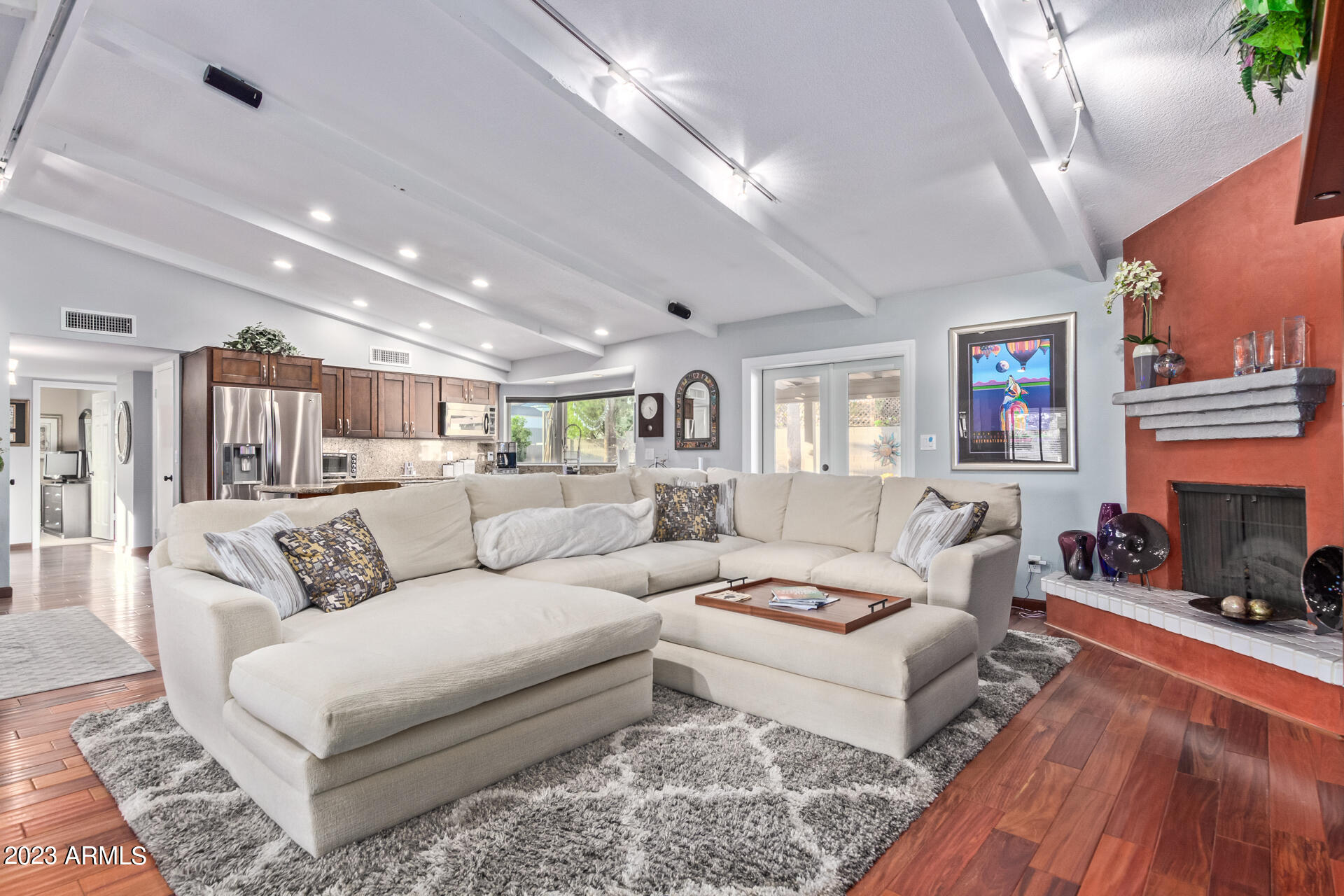 302 E CAROL ANN Way