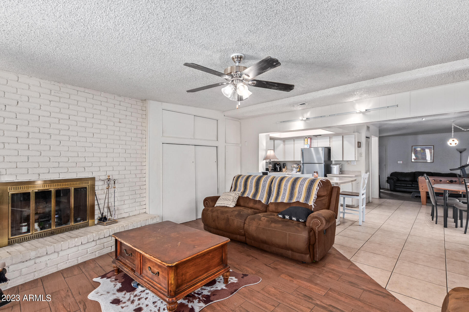 1106 W MISSION Lane N