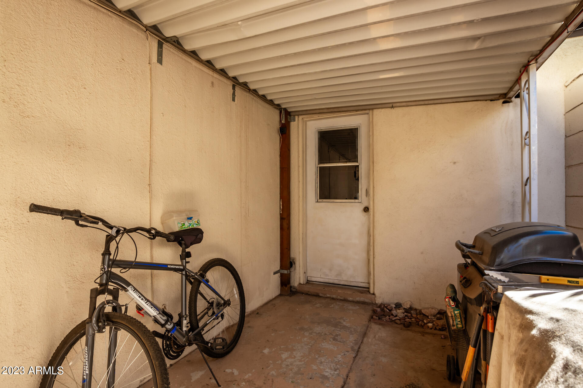 1106 W MISSION Lane N