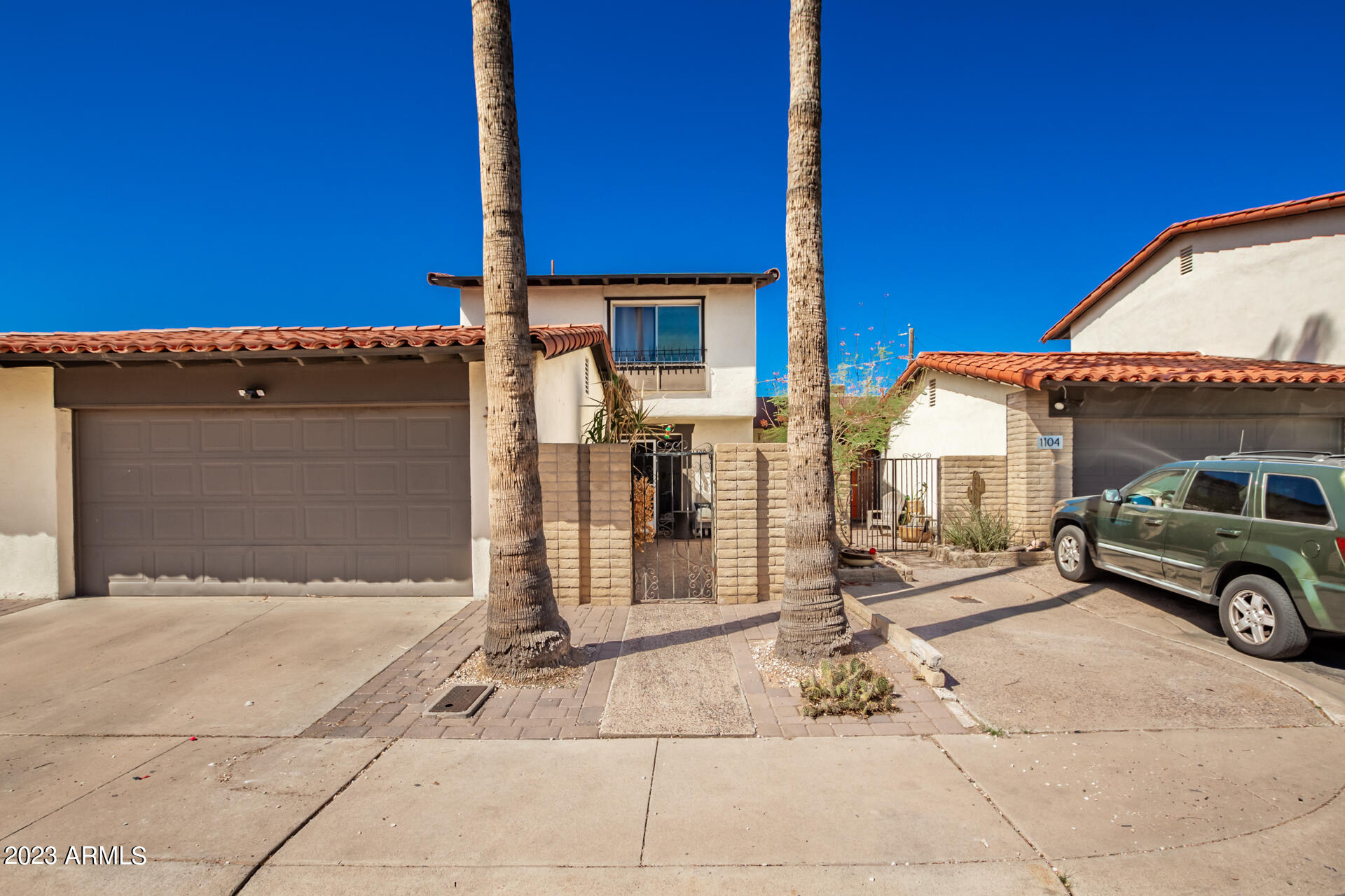 1106 W MISSION Lane N
