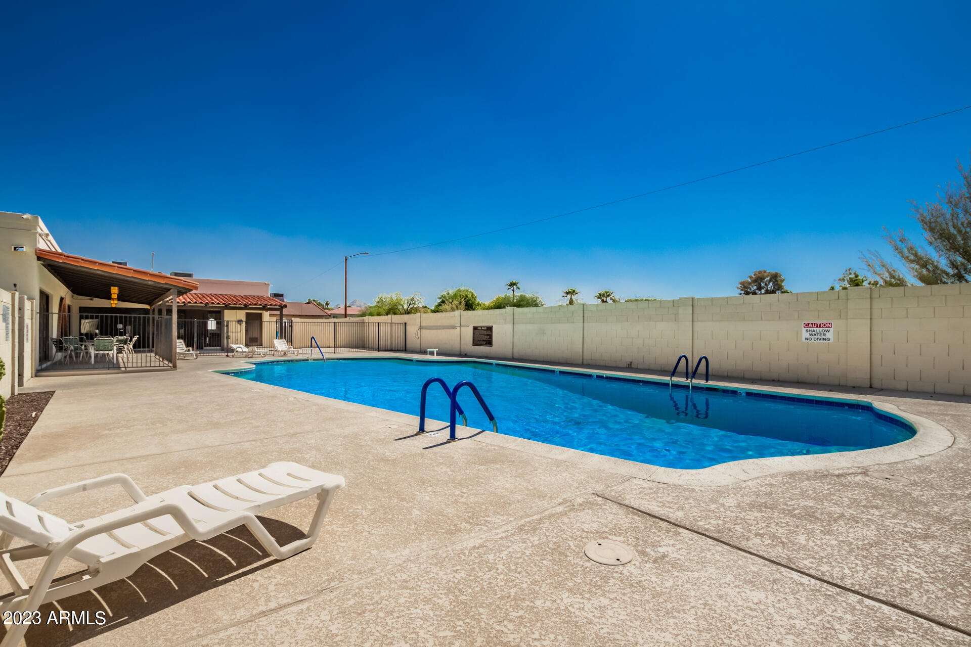 1106 W MISSION Lane N