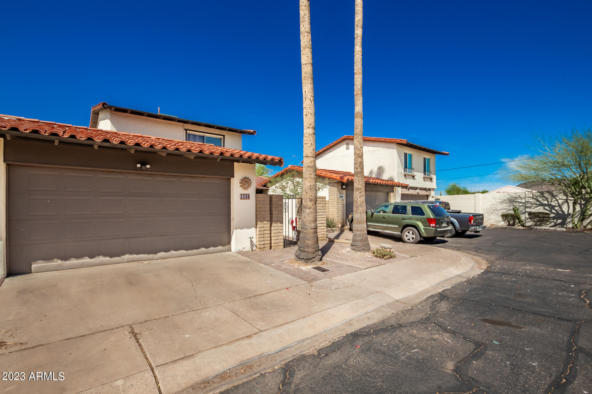 1106 W MISSION Lane N