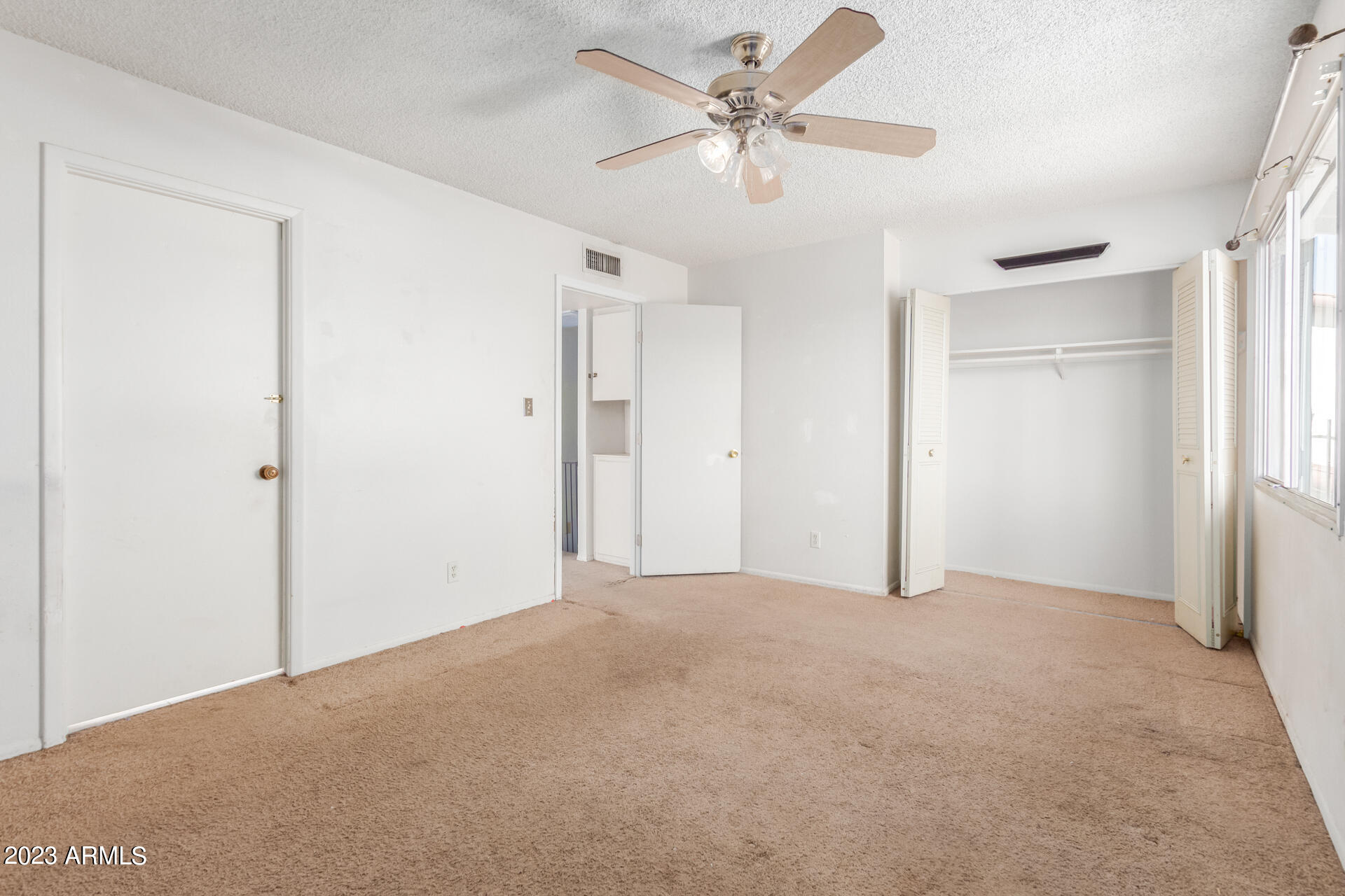 1106 W MISSION Lane N