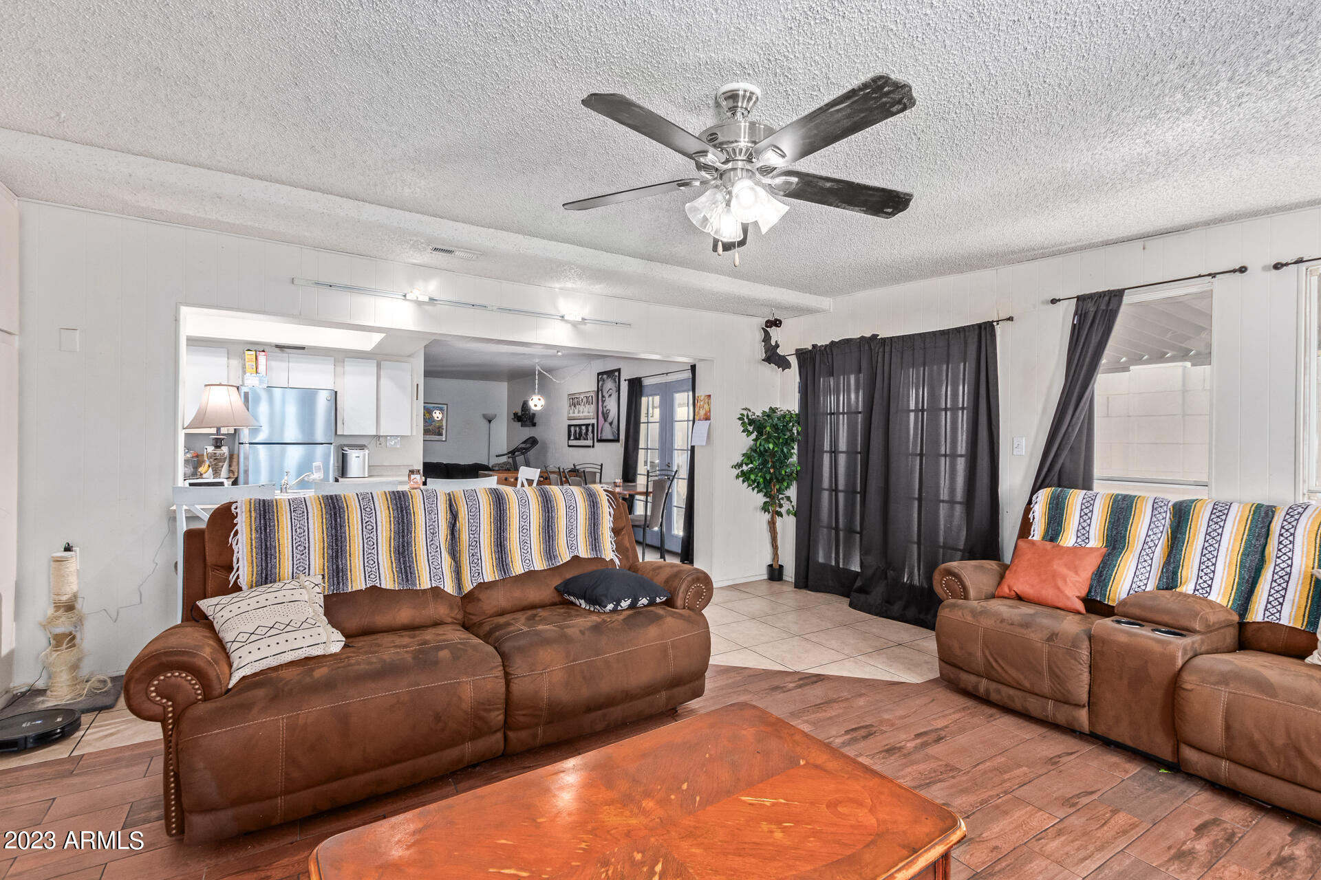 1106 W MISSION Lane N
