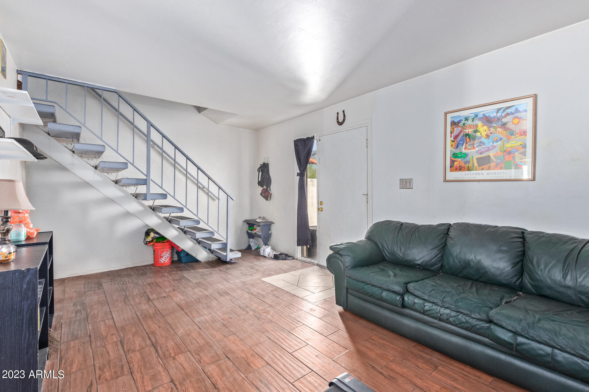 1106 W MISSION Lane N