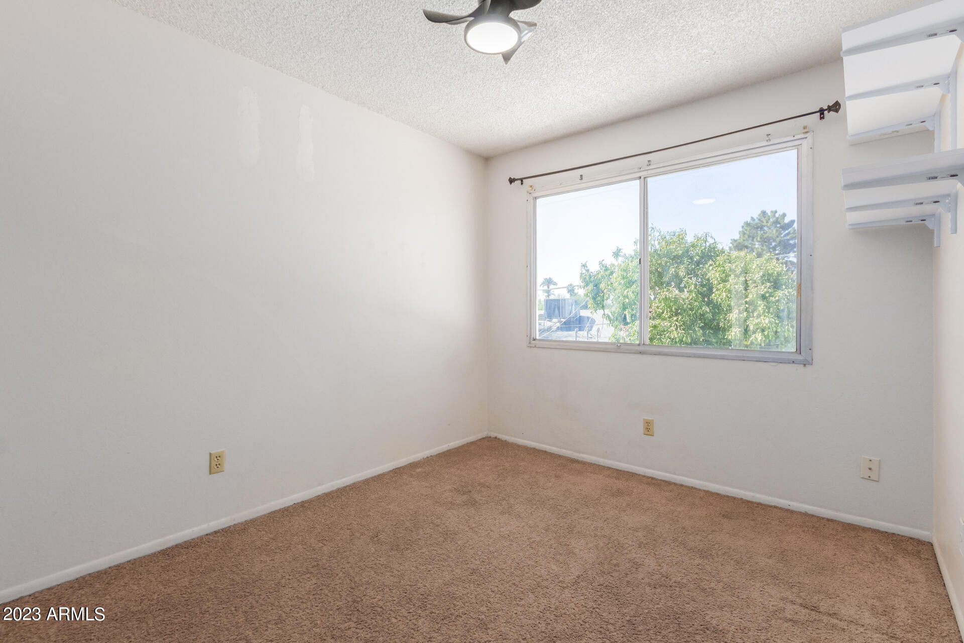 1106 W MISSION Lane N