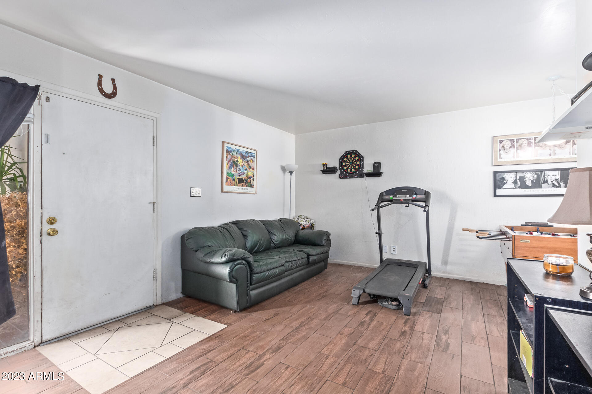 1106 W MISSION Lane N