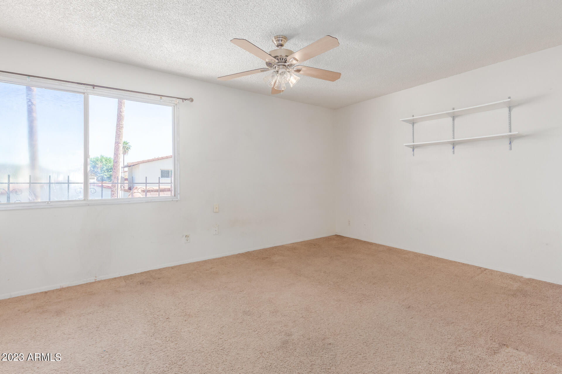 1106 W MISSION Lane N