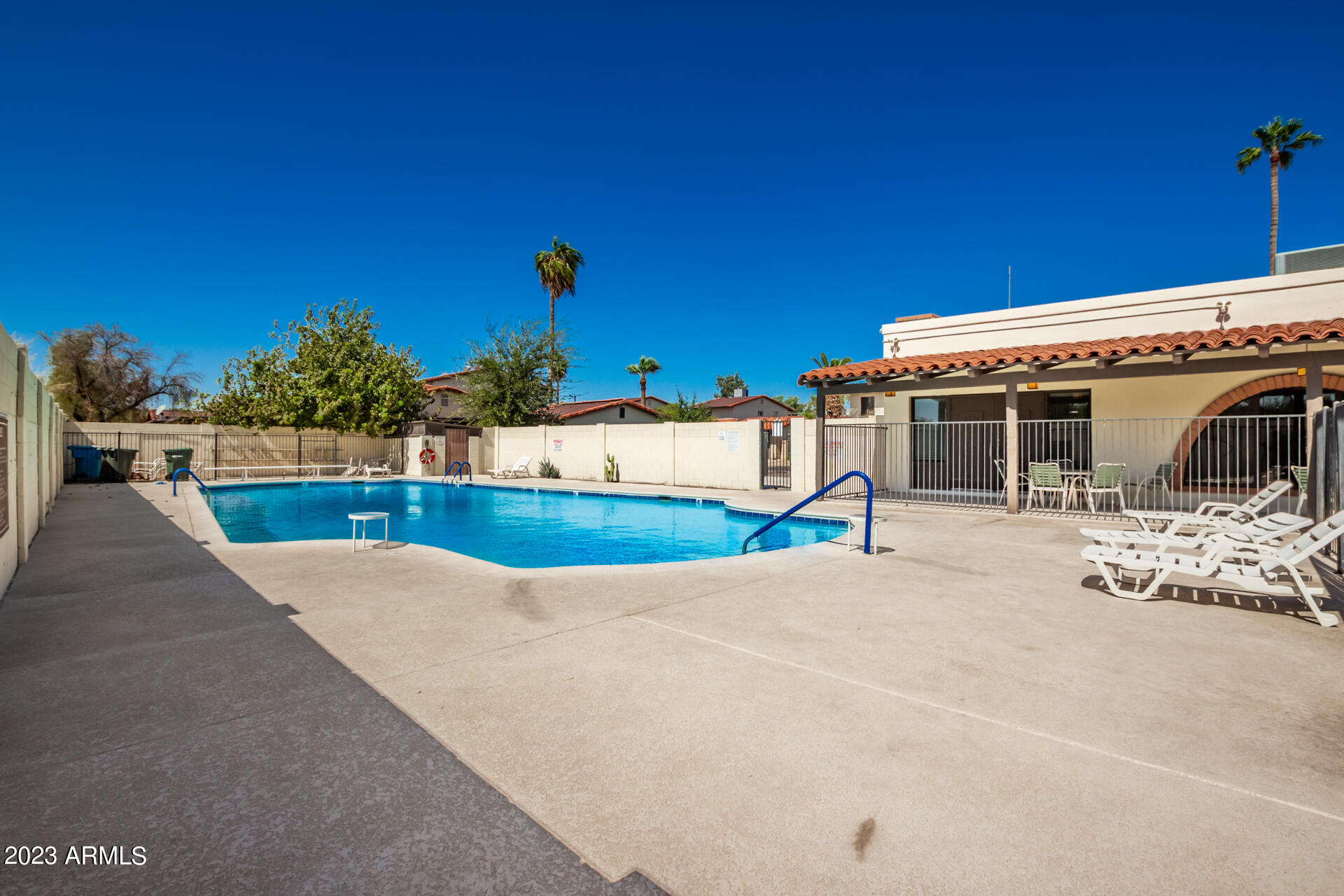 1106 W MISSION Lane N