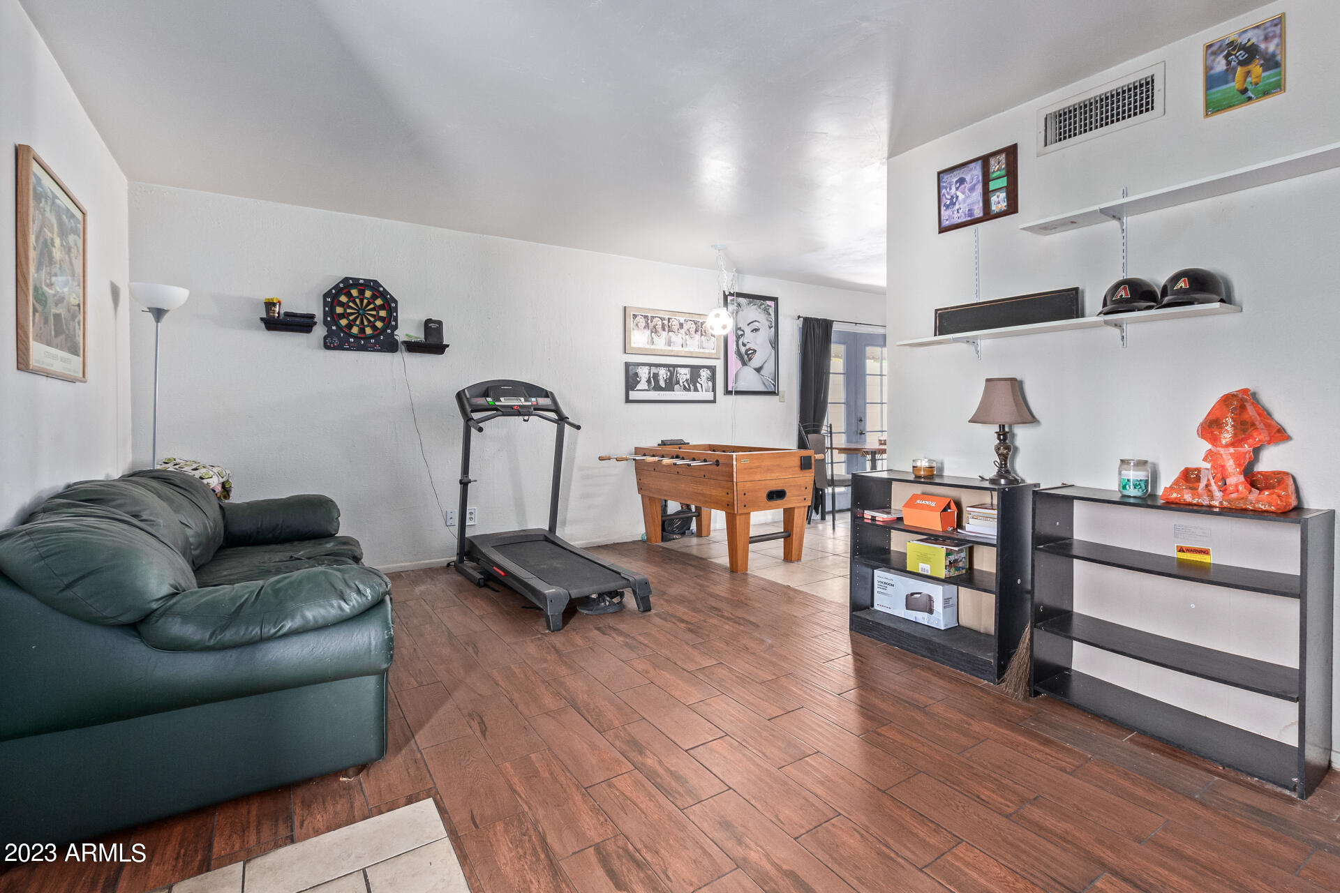 1106 W MISSION Lane N