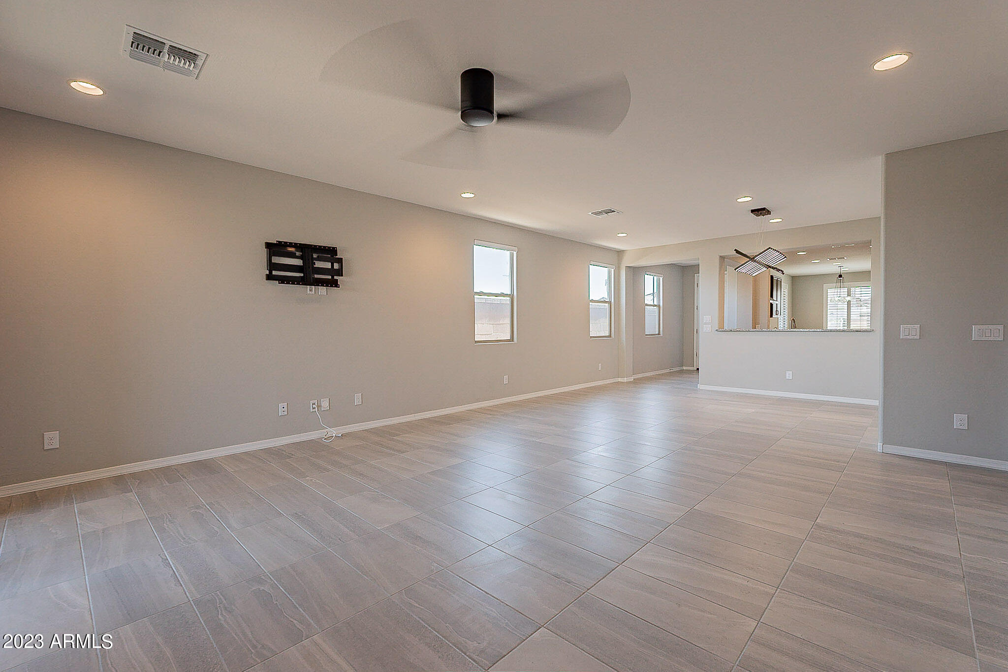 6952 W PEDRO Lane