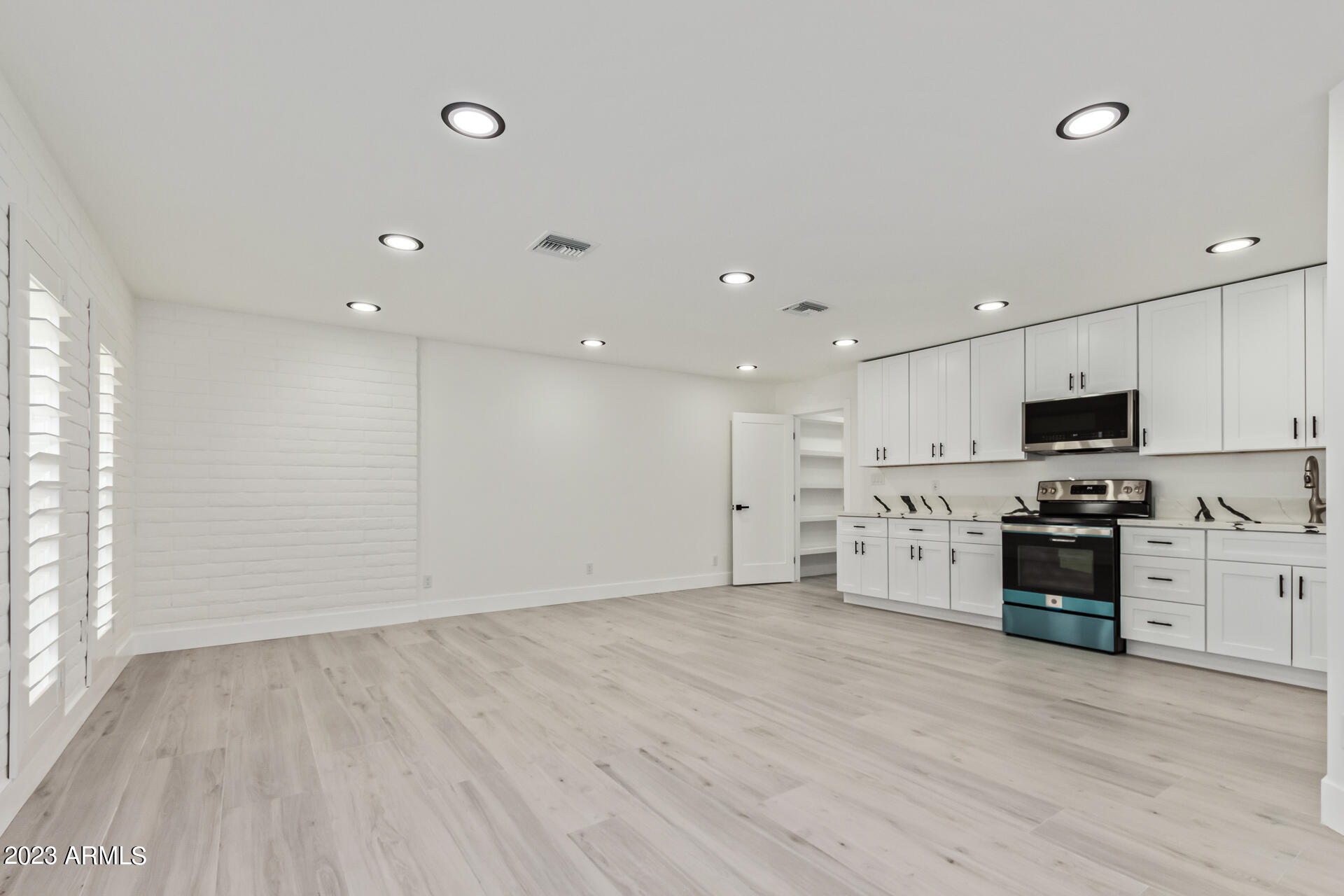 6413 W CORRINE Drive