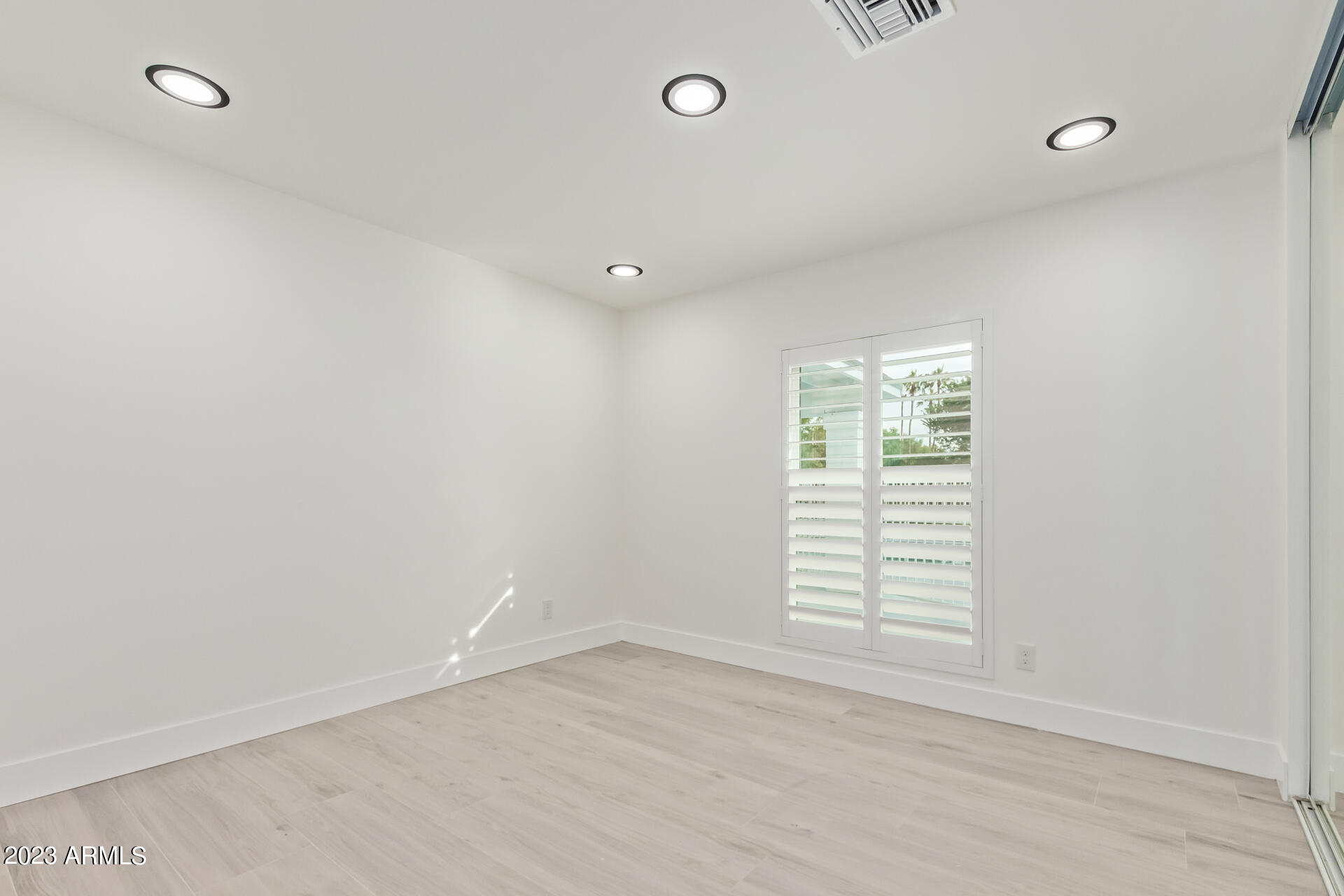 6413 W CORRINE Drive