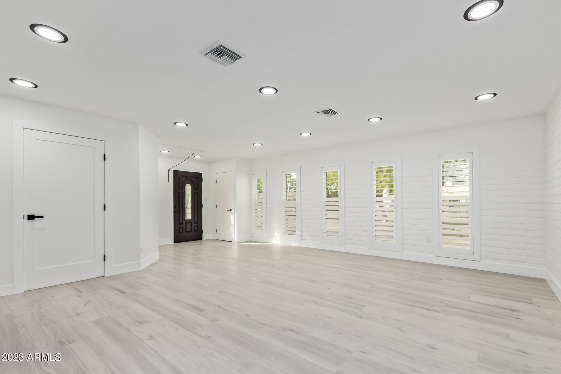 6413 W CORRINE Drive