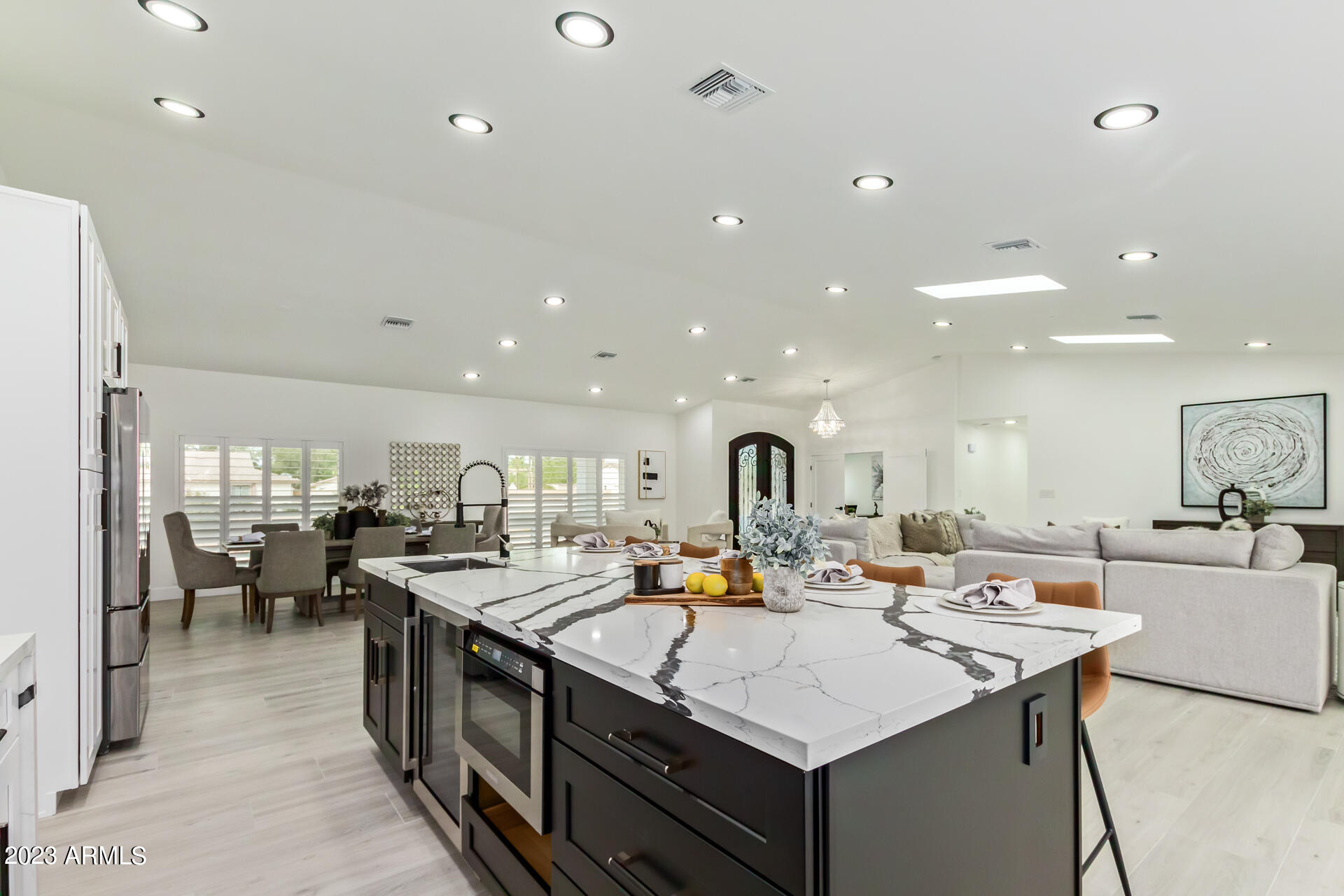 6413 W CORRINE Drive
