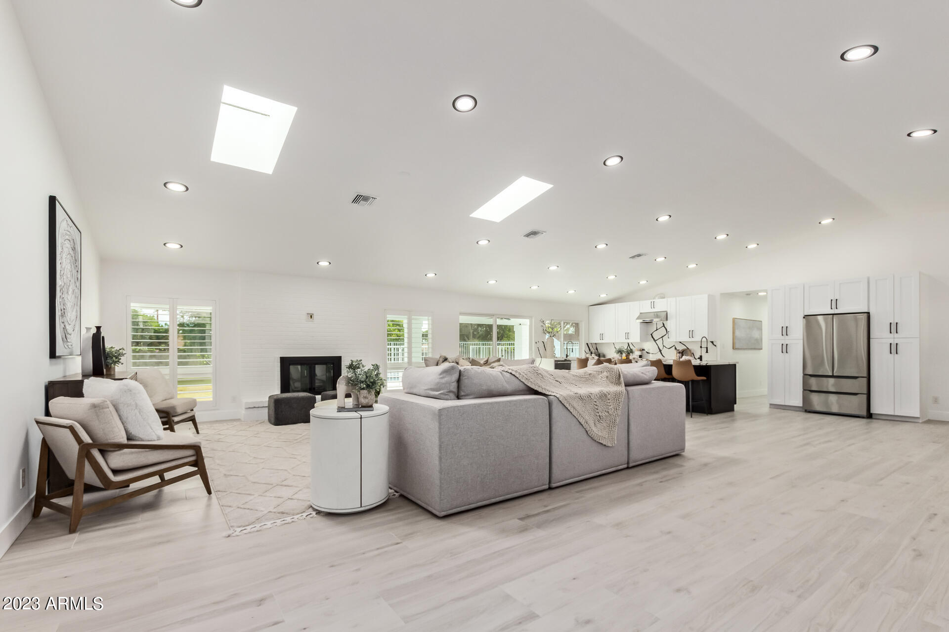 6413 W CORRINE Drive