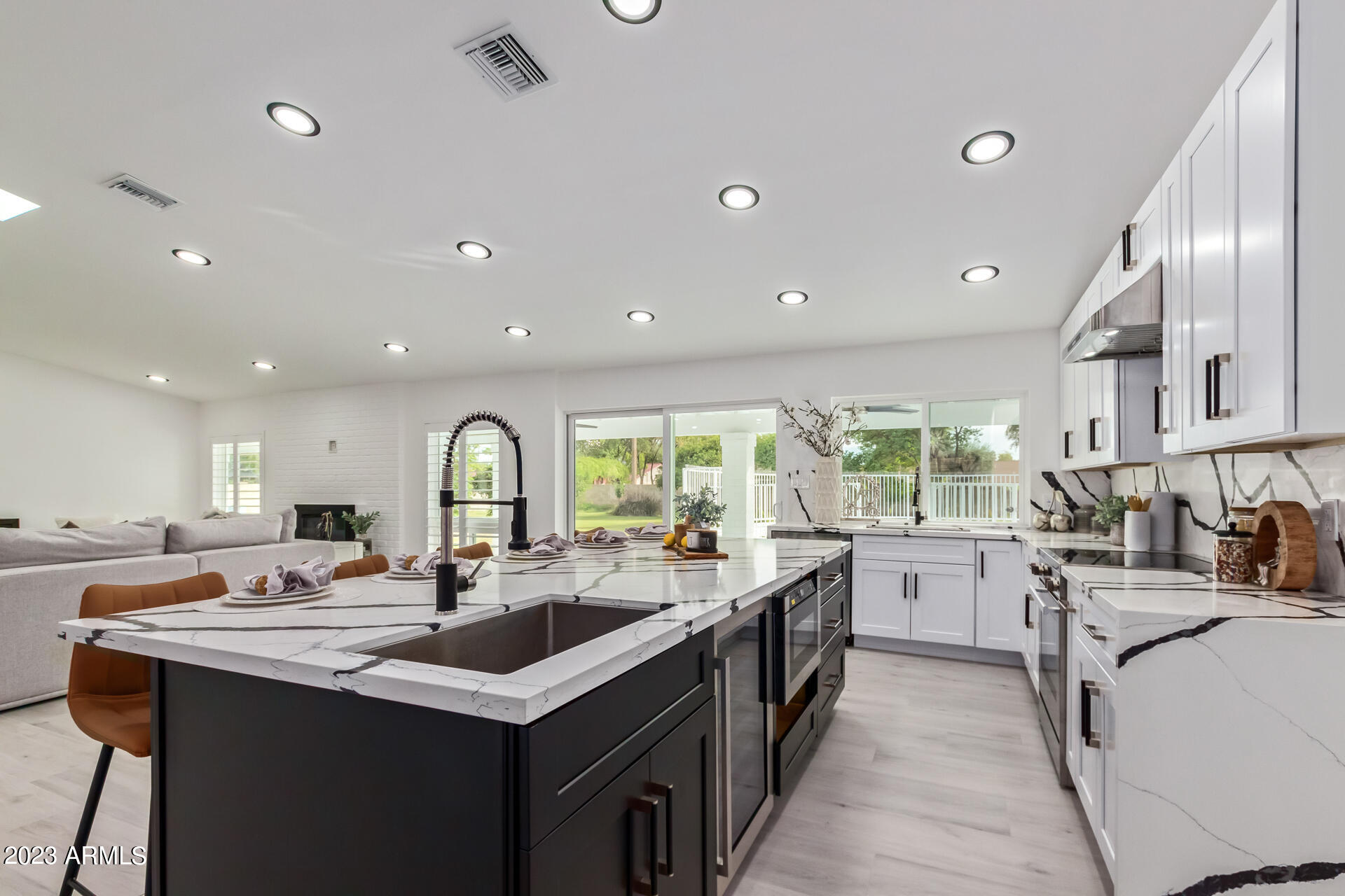 6413 W CORRINE Drive
