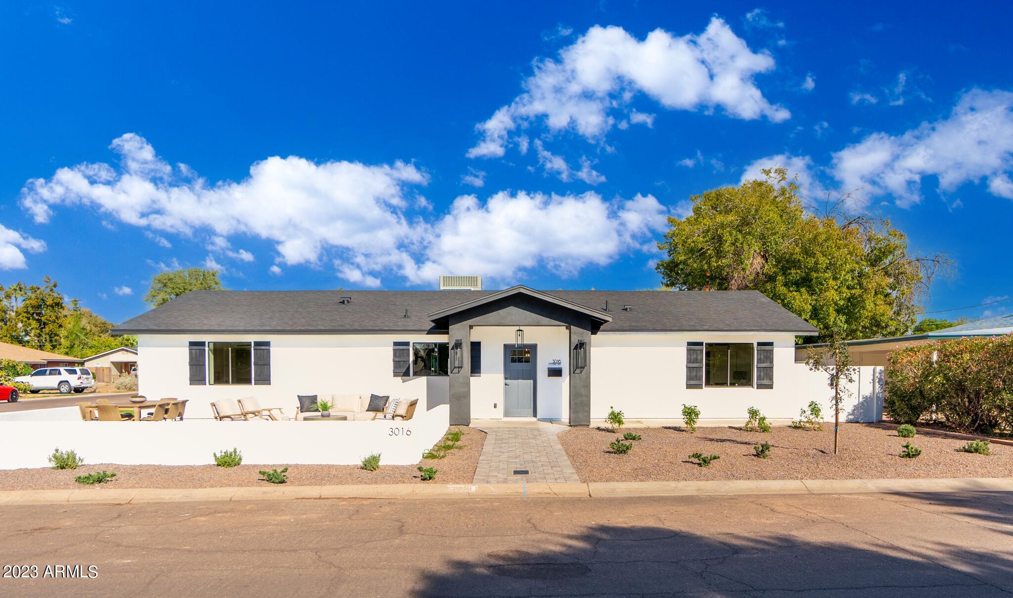 3016 E COOLIDGE Street