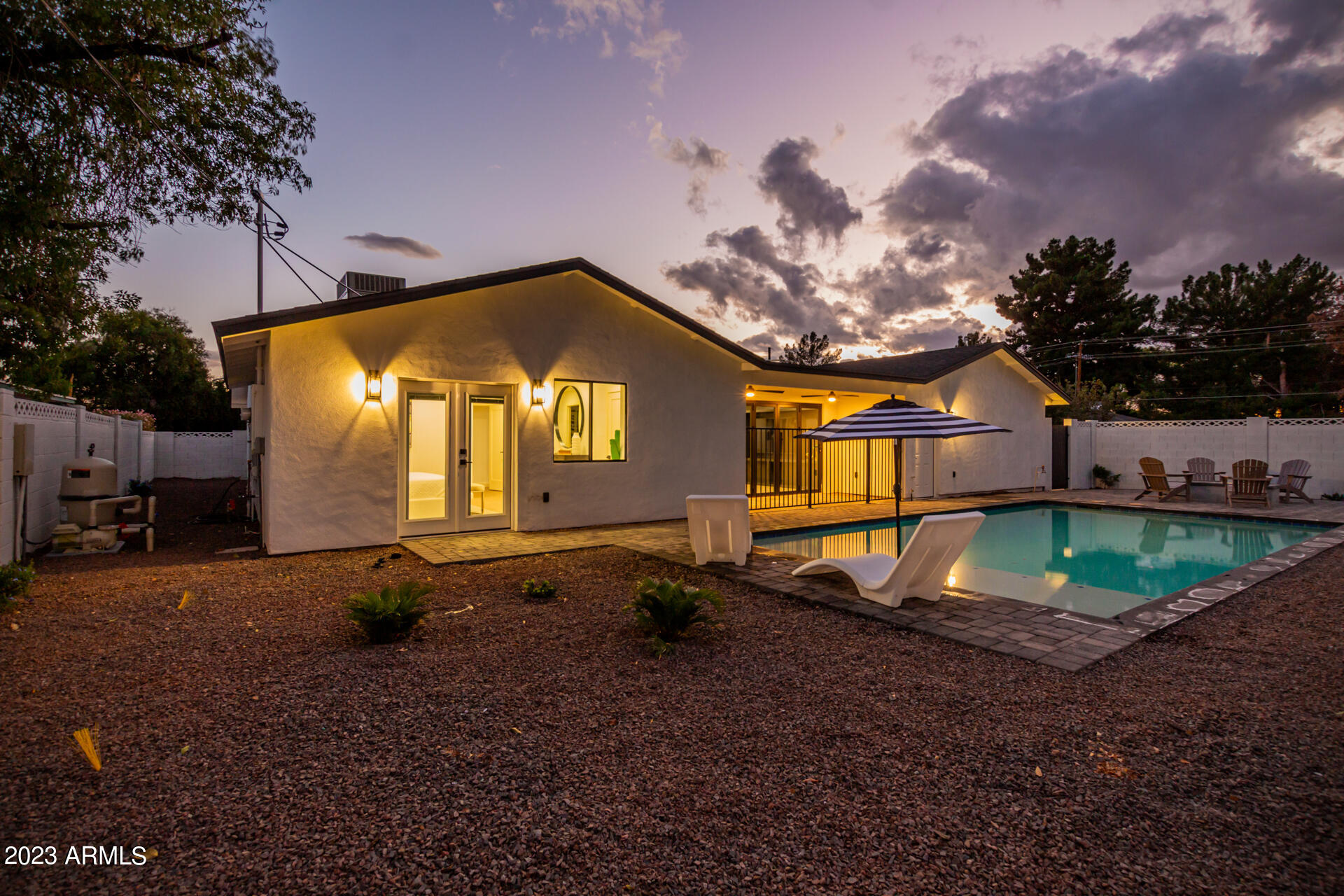 3016 E COOLIDGE Street