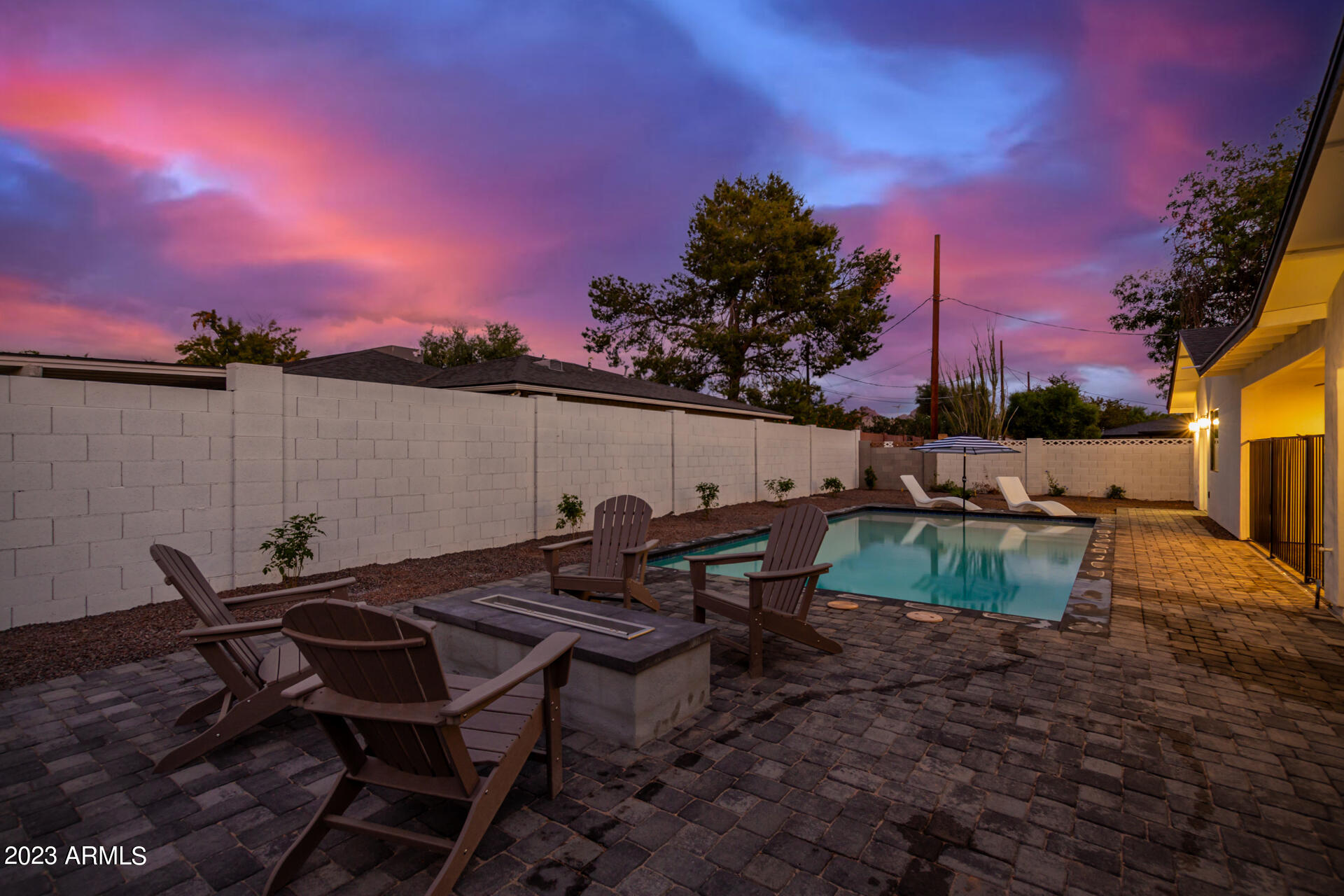3016 E COOLIDGE Street