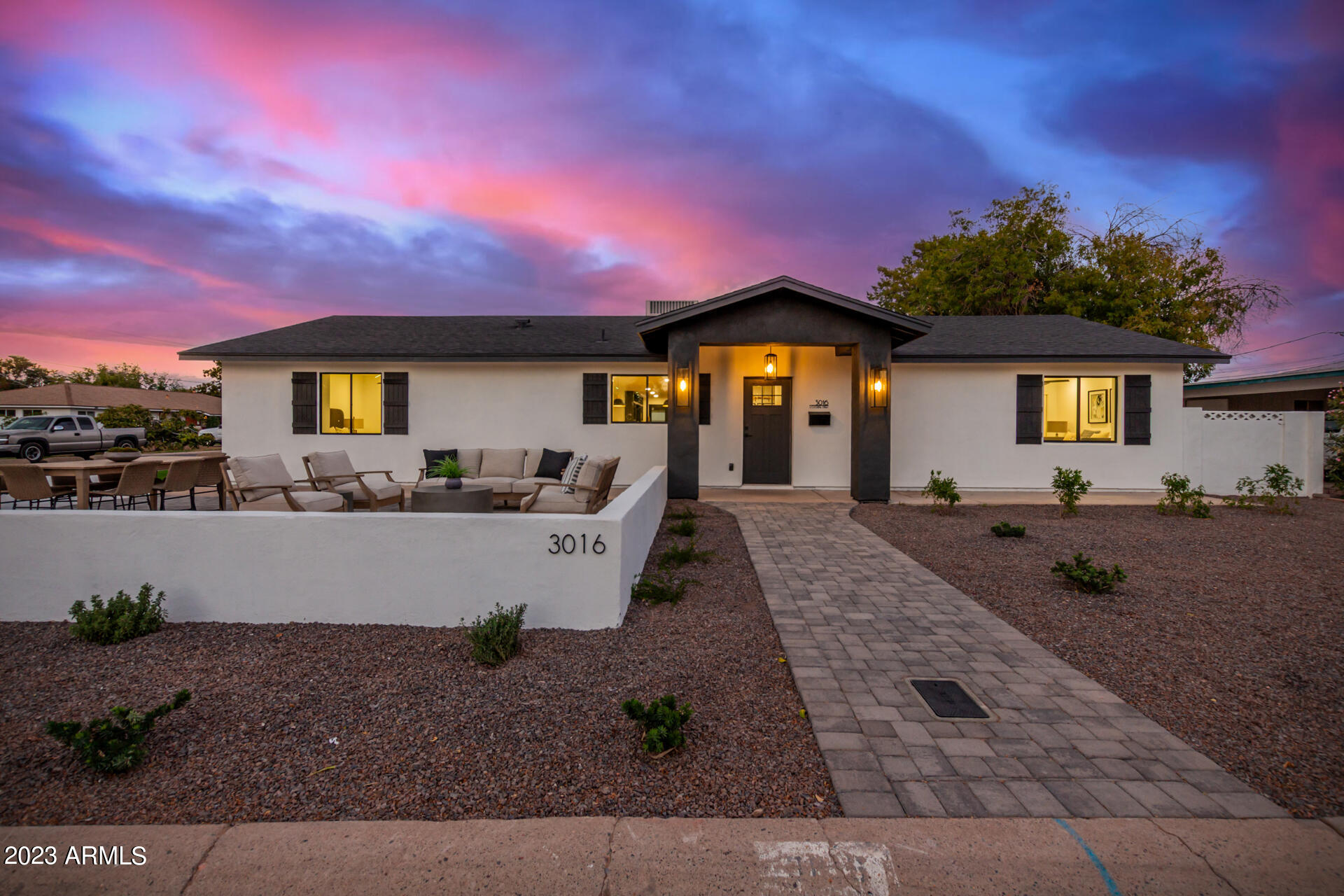 3016 E COOLIDGE Street
