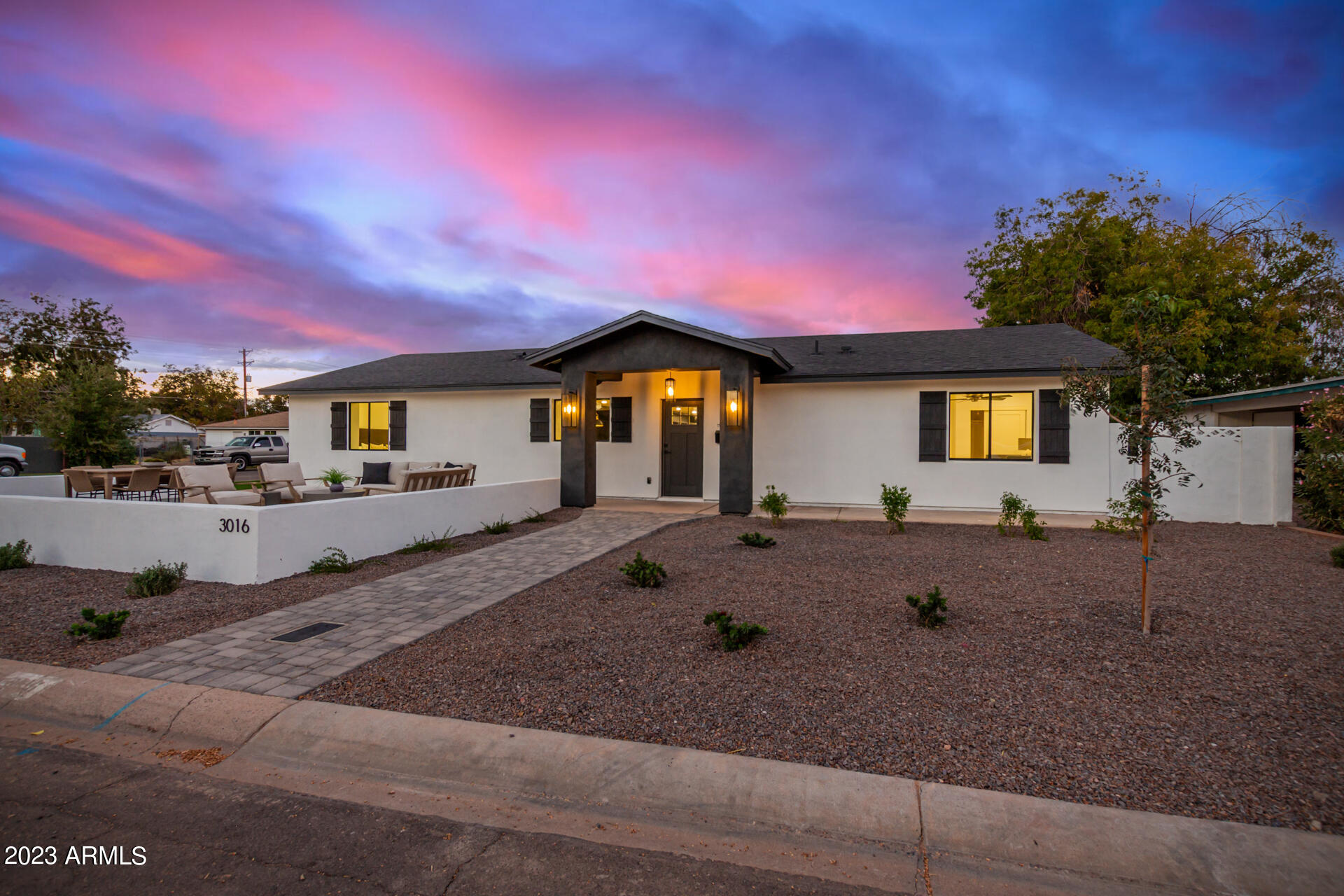 3016 E COOLIDGE Street