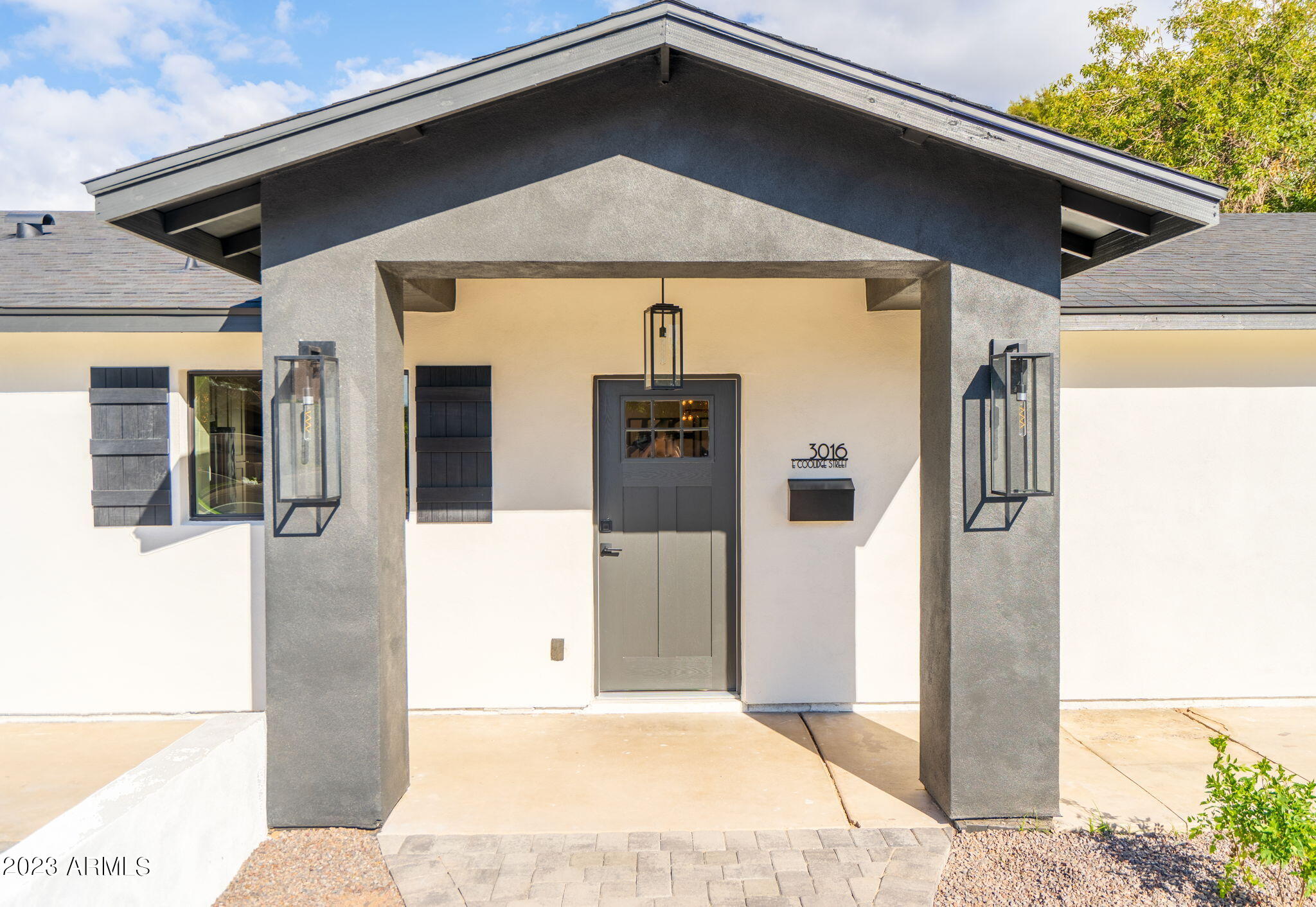 3016 E COOLIDGE Street