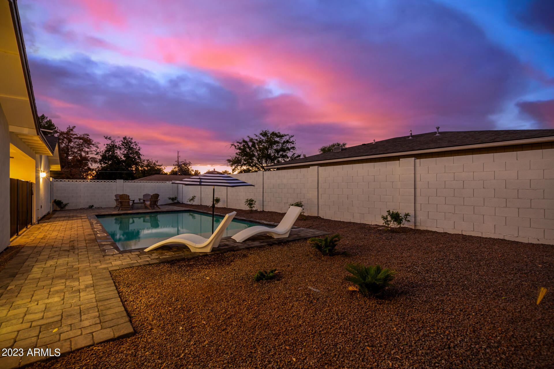 3016 E COOLIDGE Street