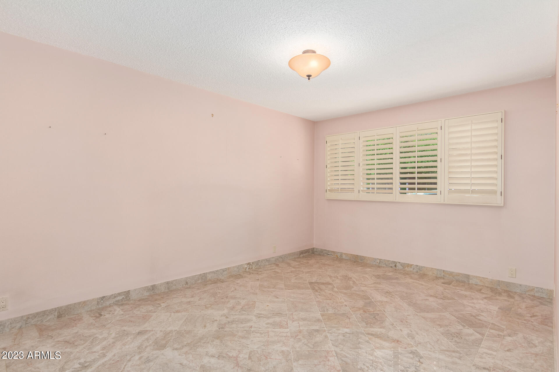 520 W CLARENDON Avenue # E23